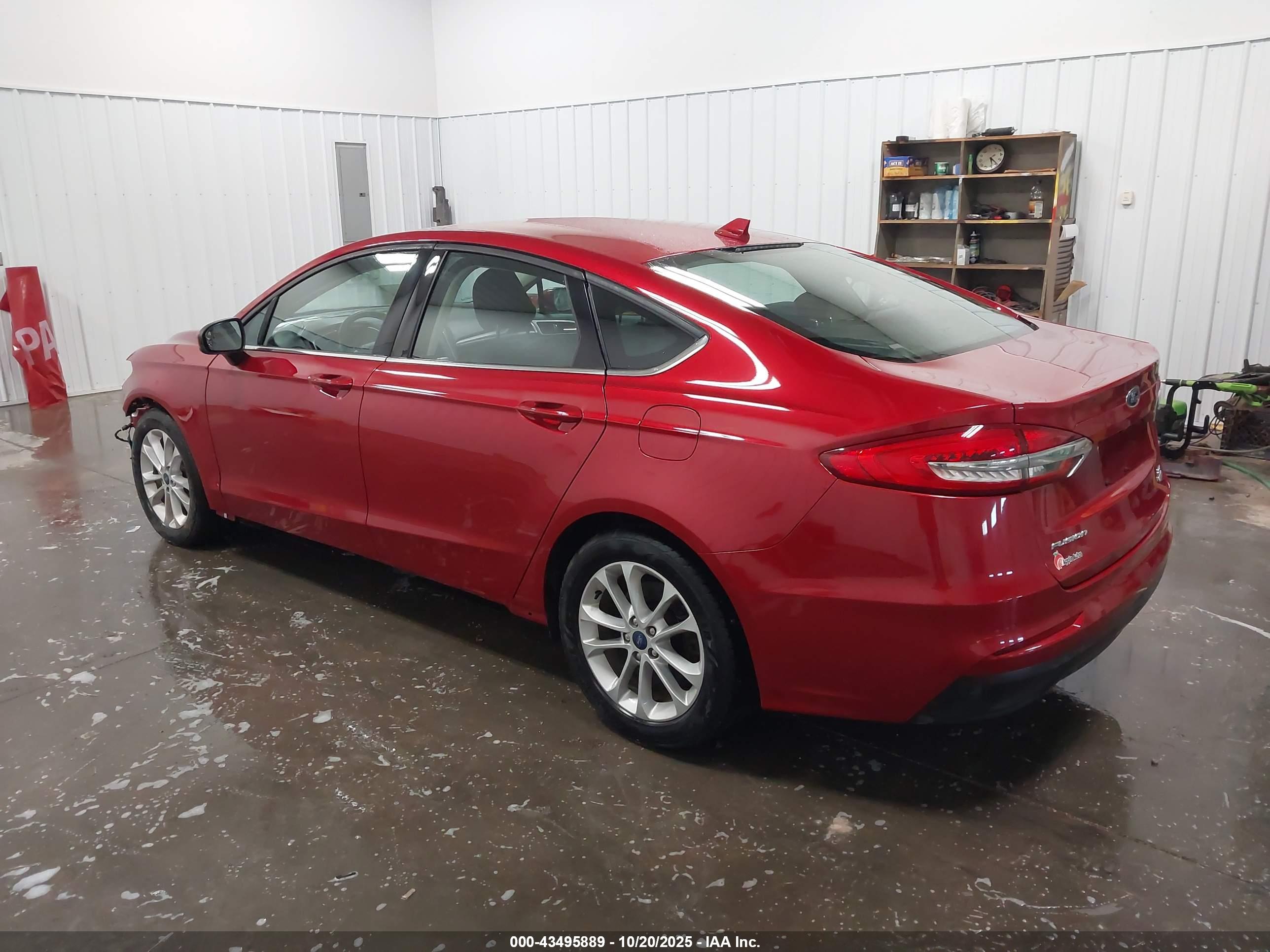 FORD FUSION image 3
