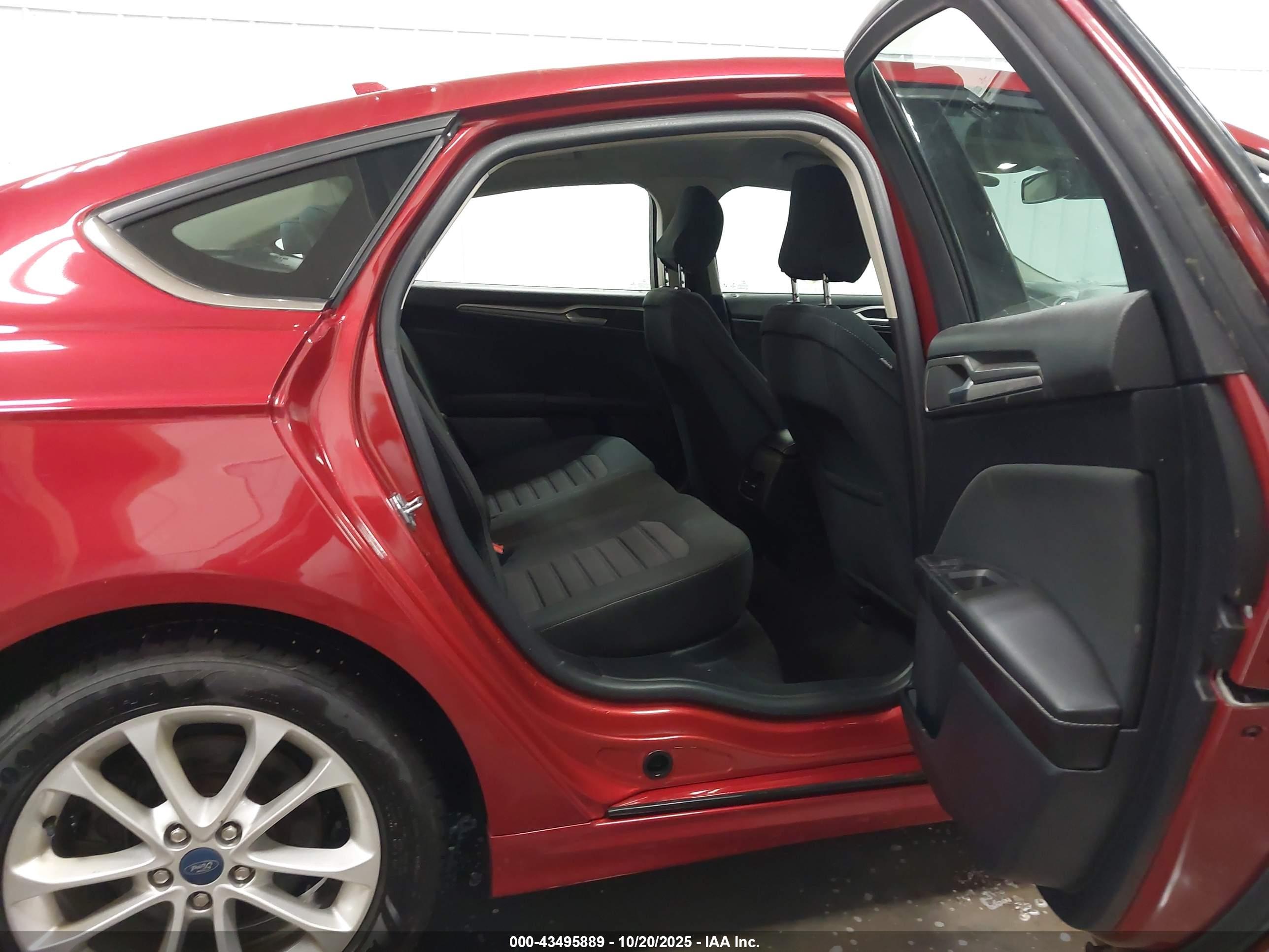 FORD FUSION image 8