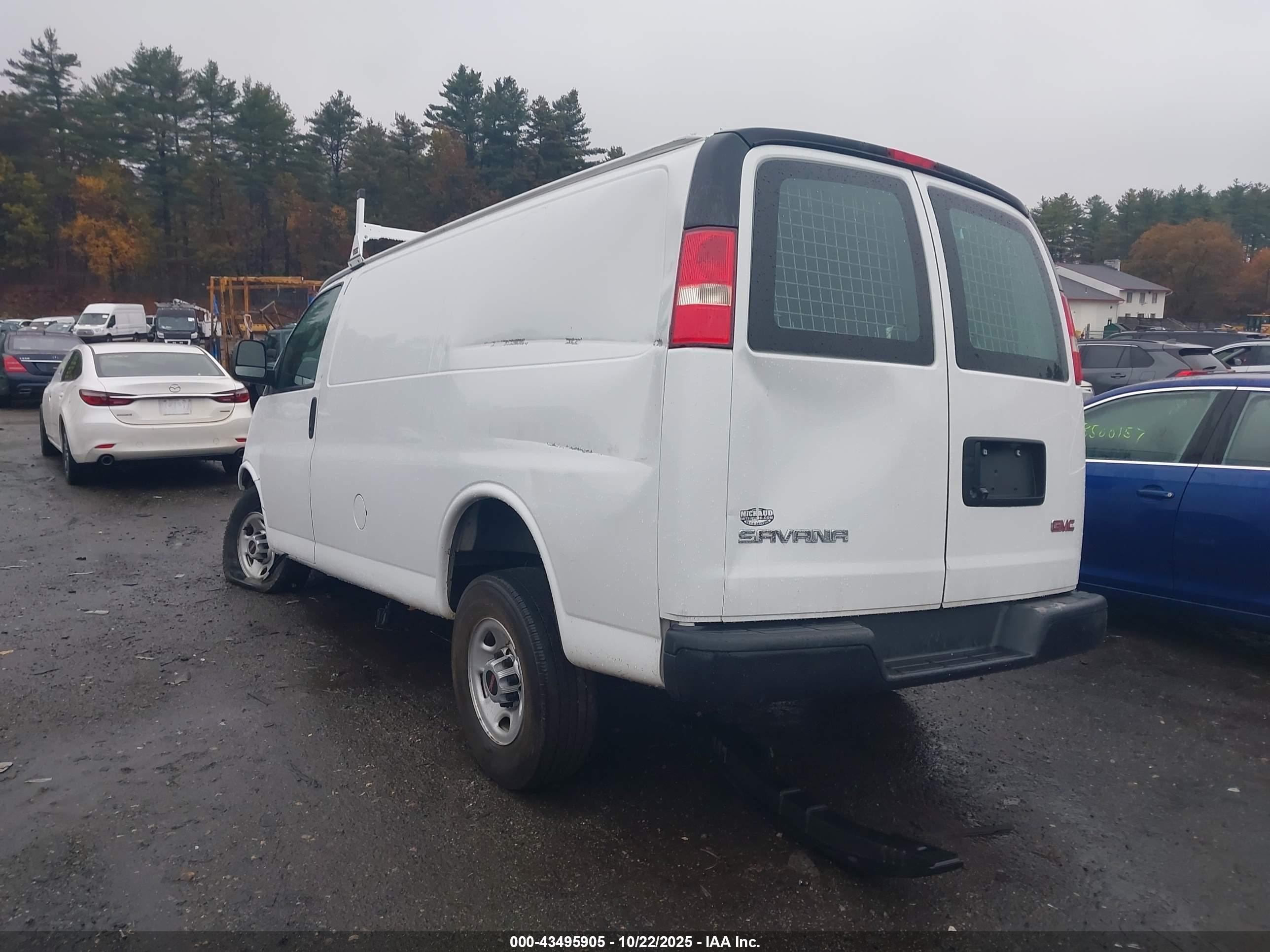 GMC SAVANA image 3