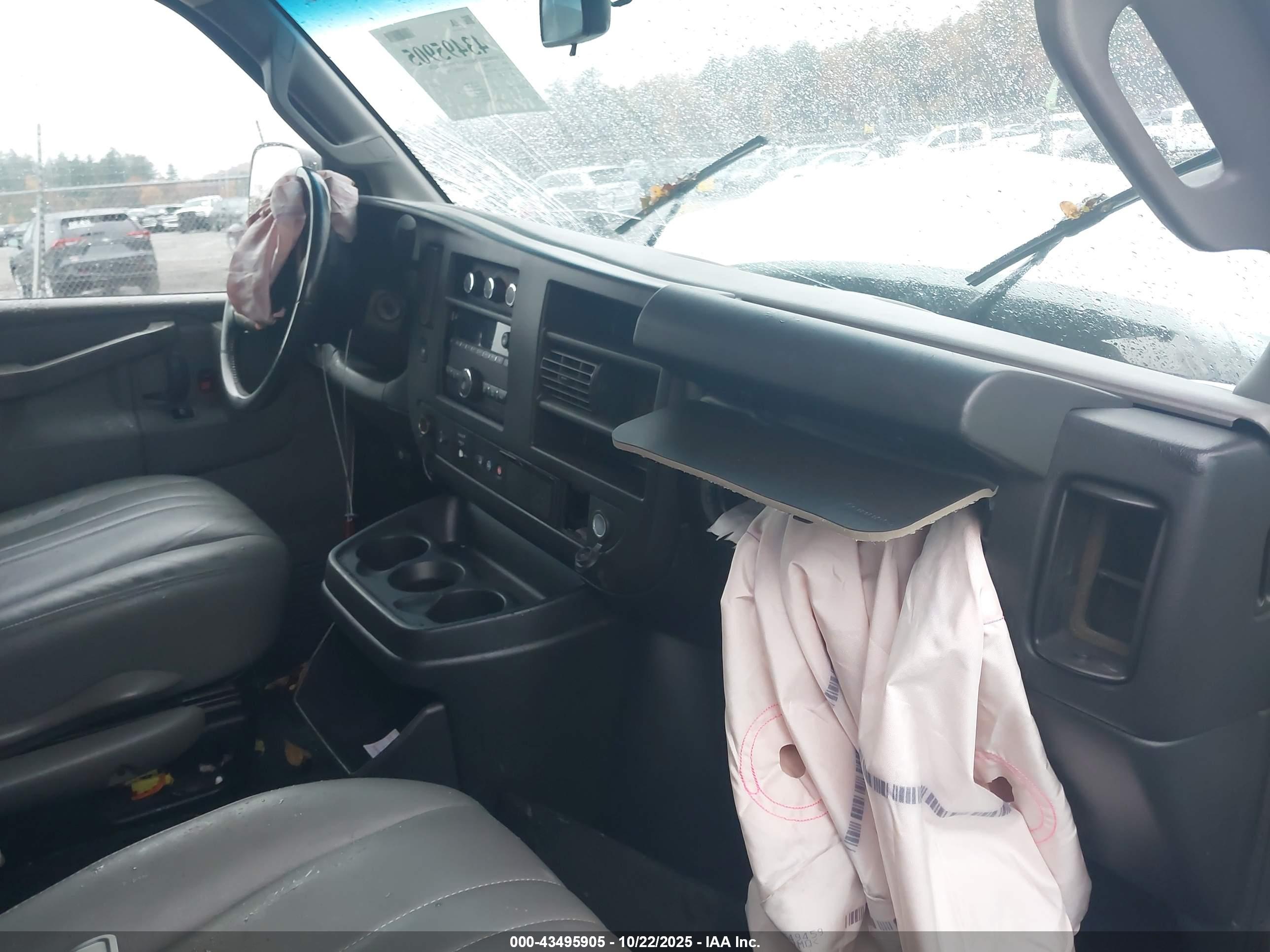 GMC SAVANA image 5