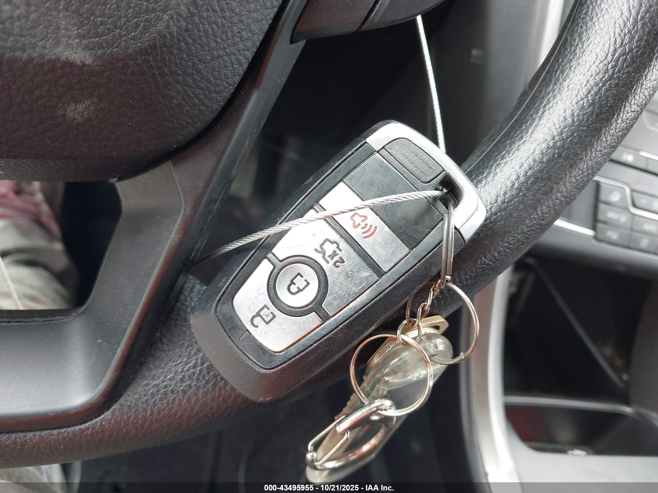 FORD FUSION image 11