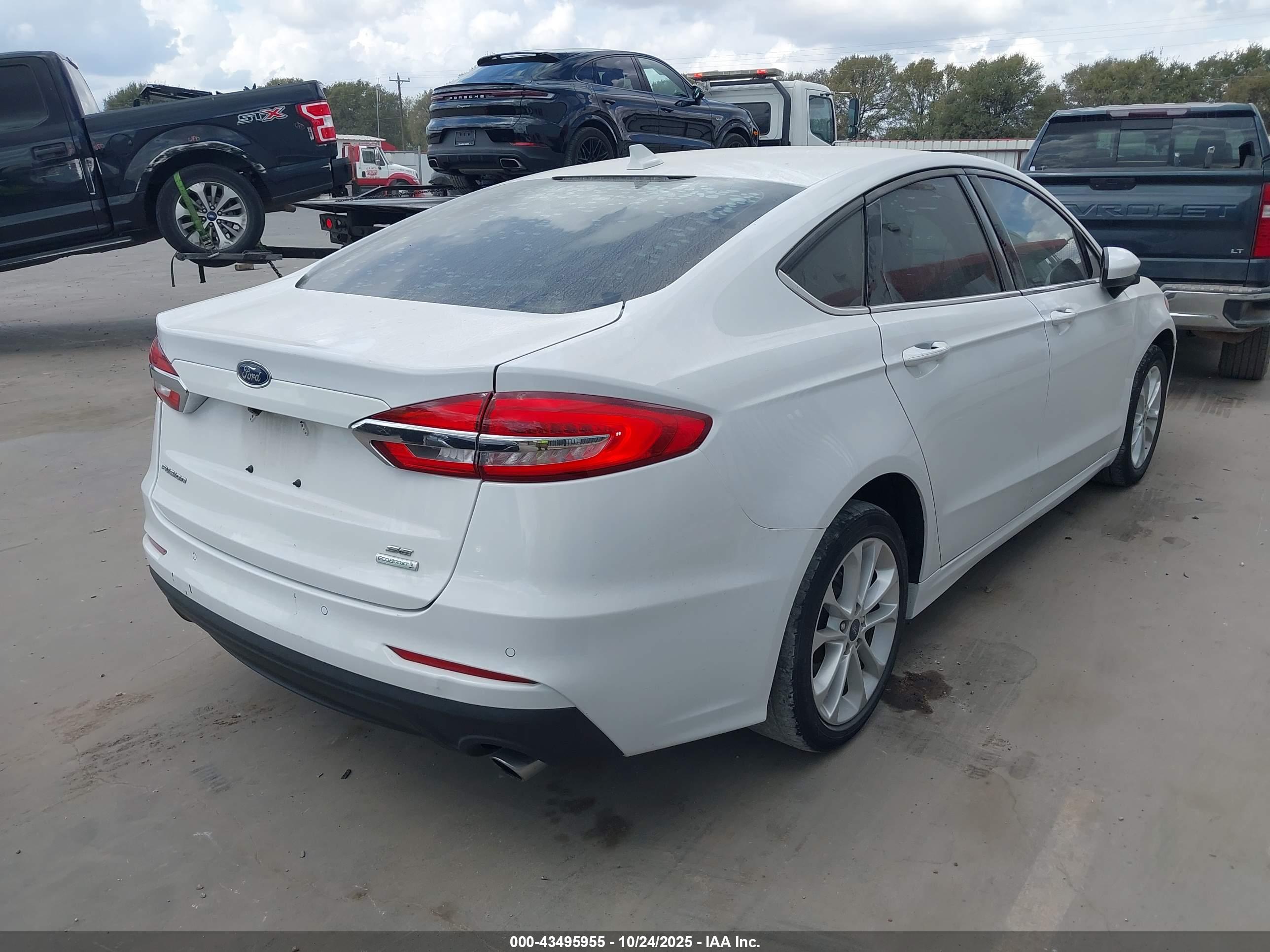 FORD FUSION image 4