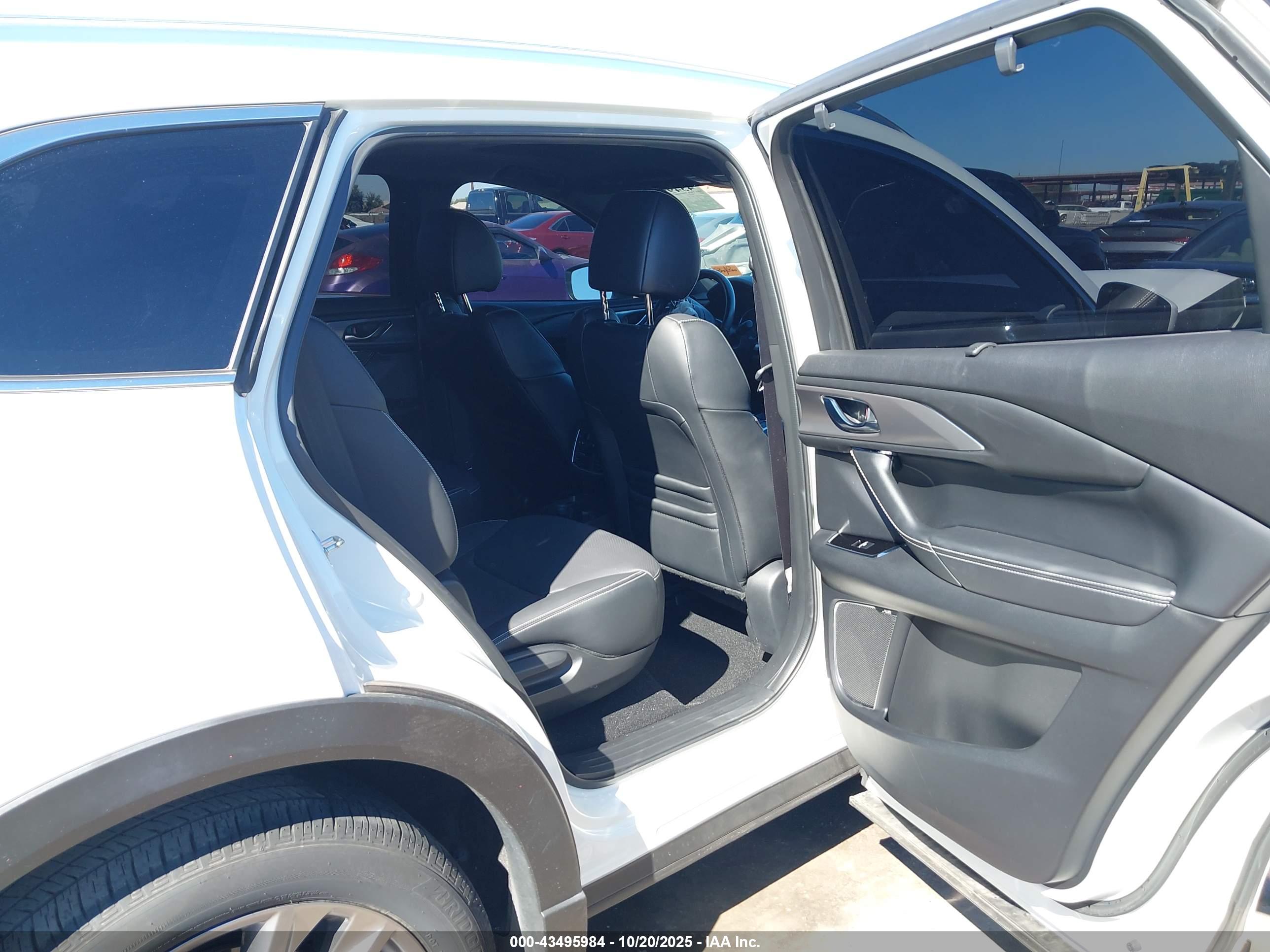 MAZDA CX-9 image 8