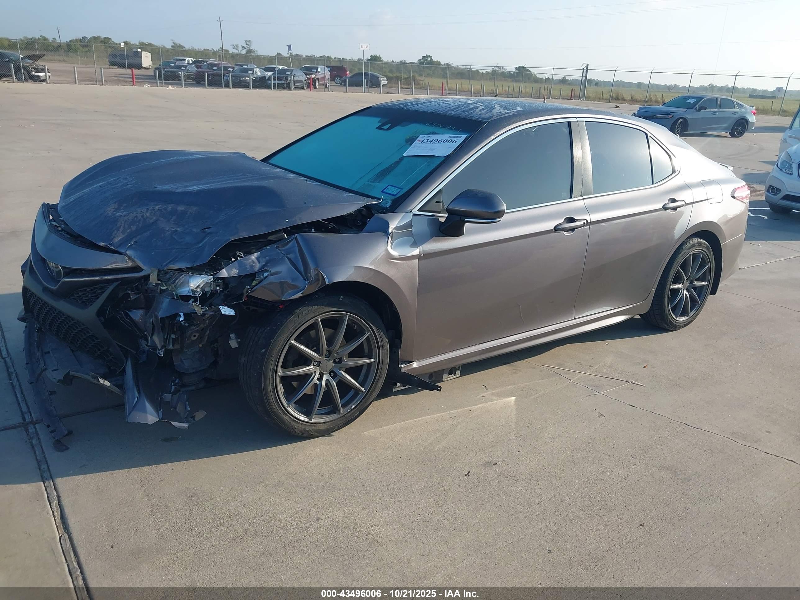 TOYOTA CAMRY image 2