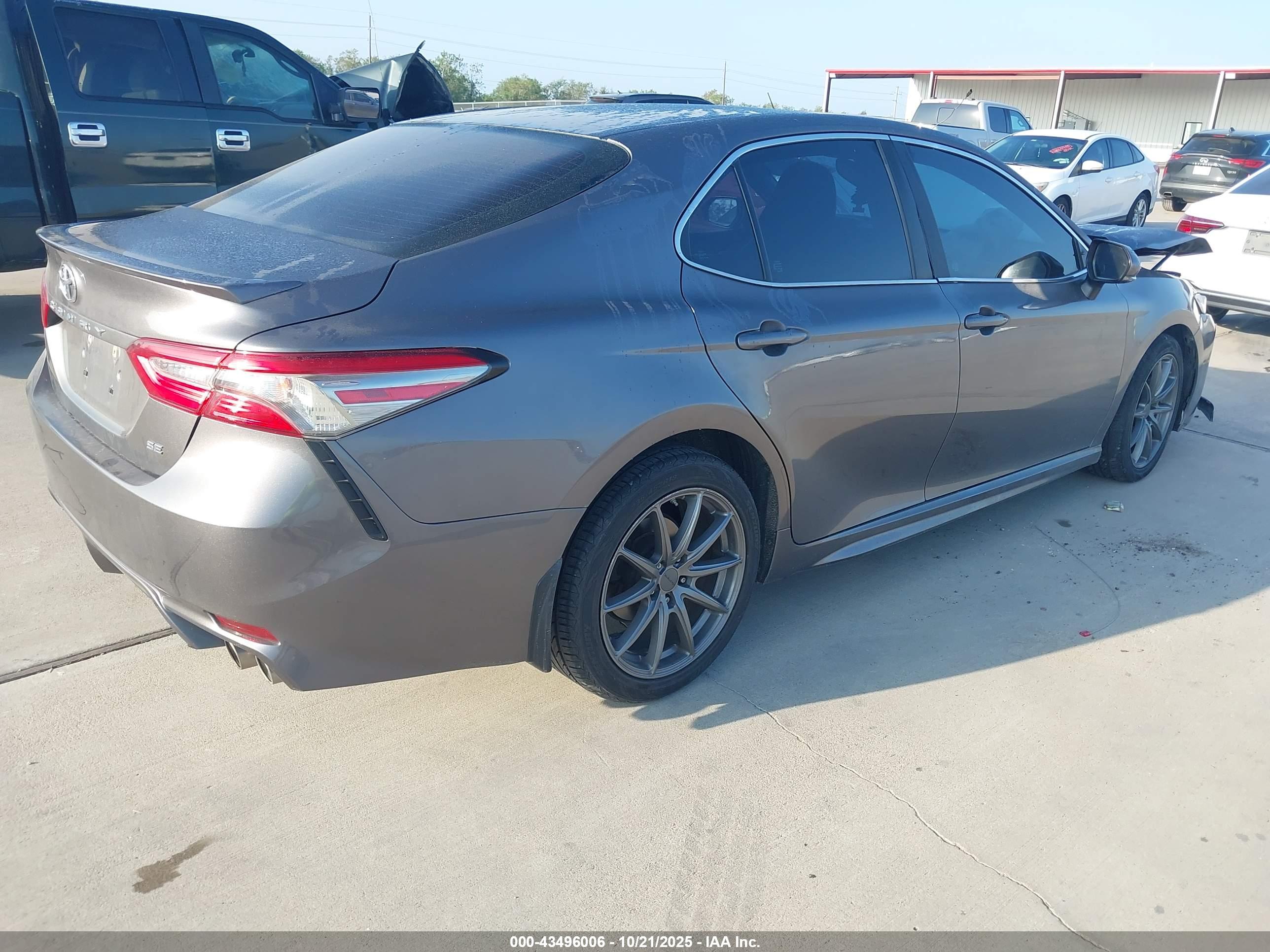 TOYOTA CAMRY image 4