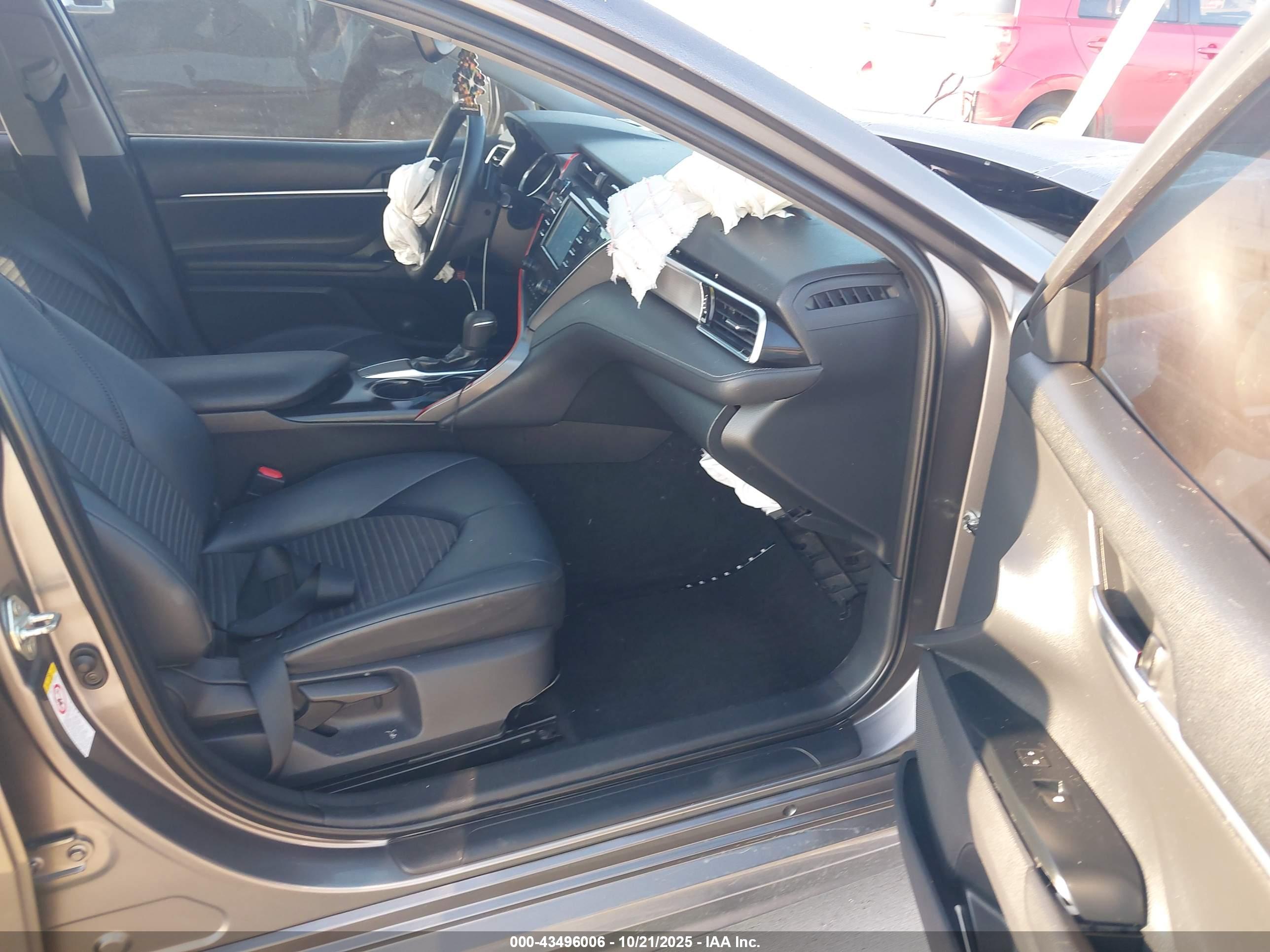 TOYOTA CAMRY image 5