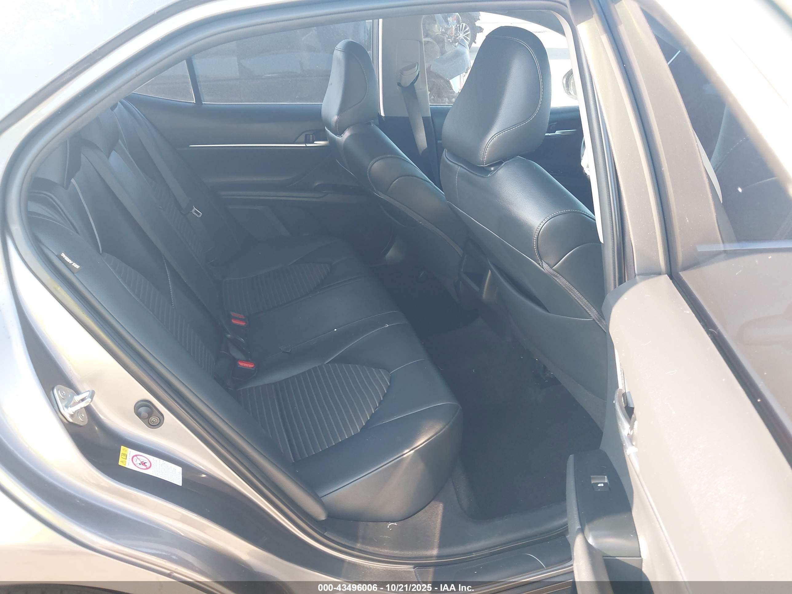 TOYOTA CAMRY image 8