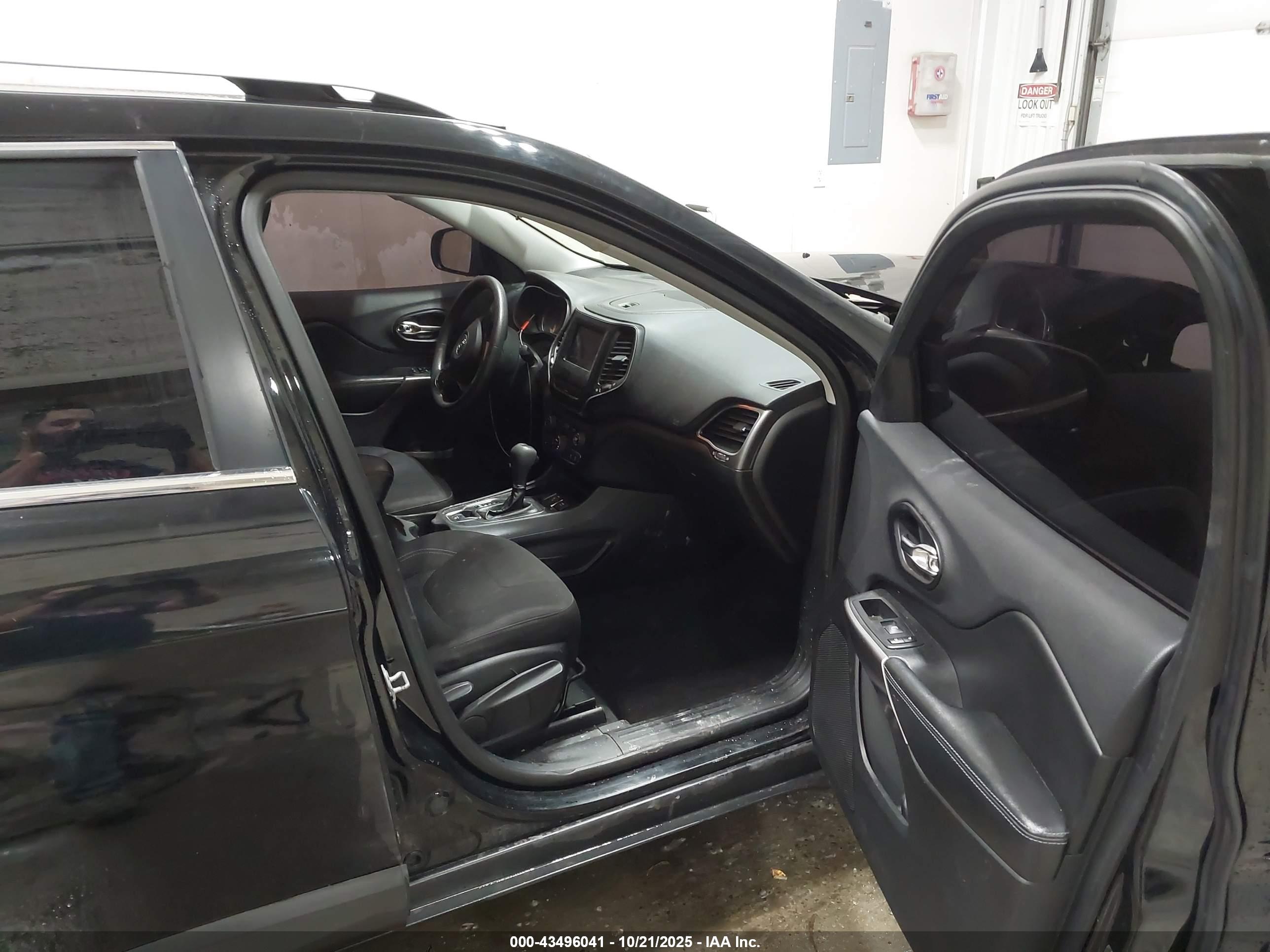 JEEP CHEROKEE image 5