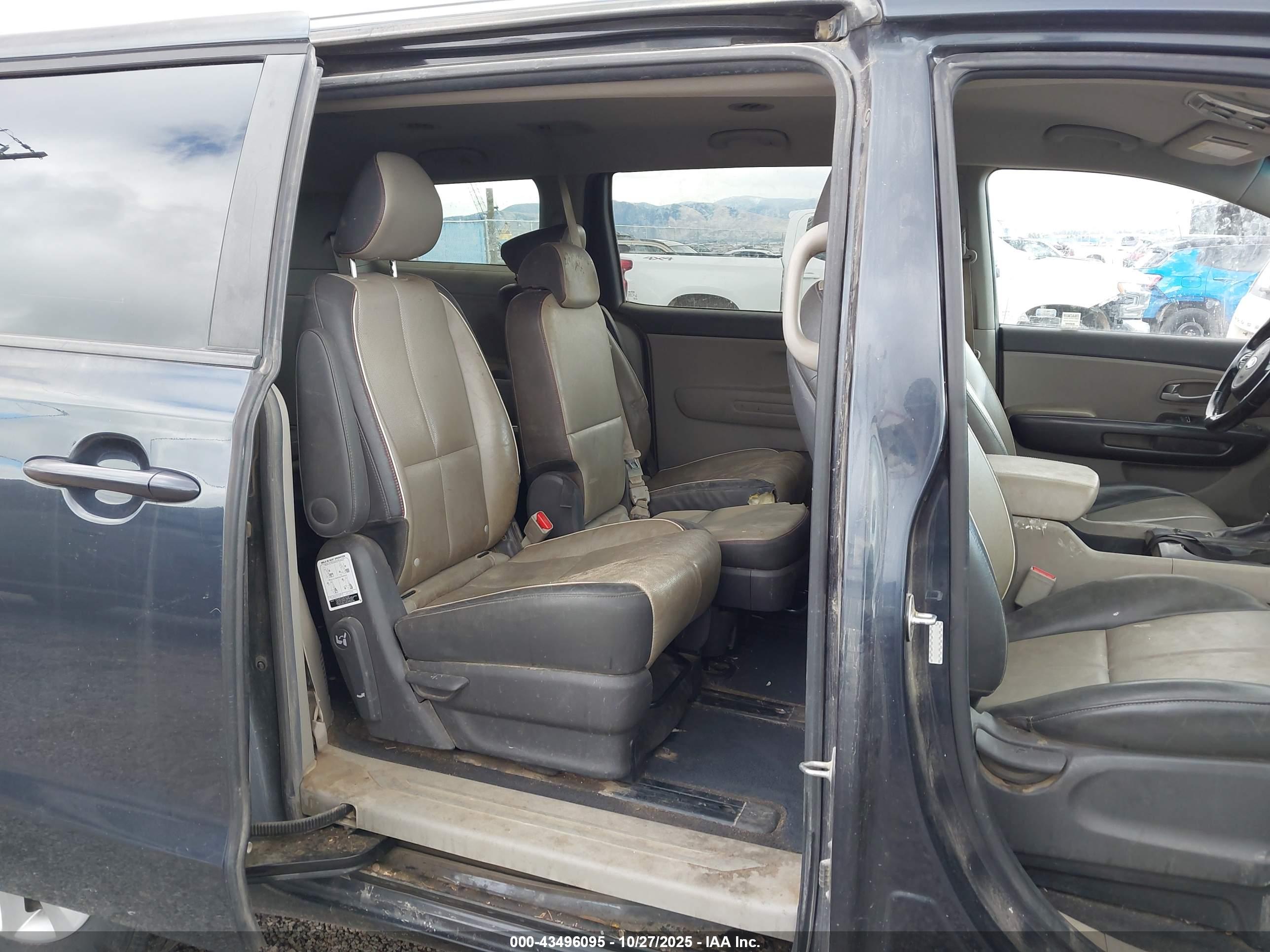 KIA SEDONA image 8