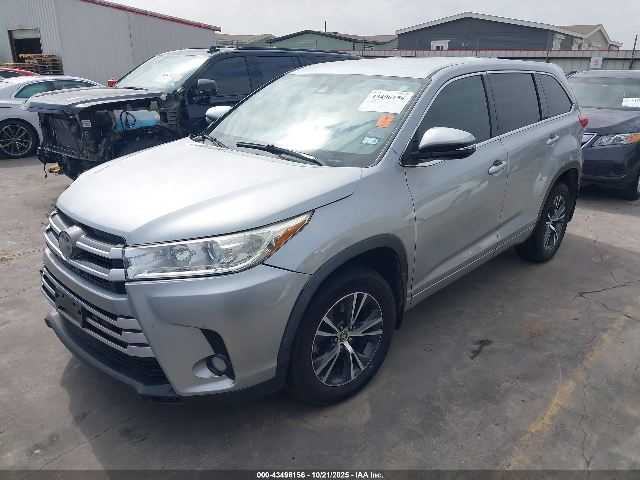 TOYOTA HIGHLANDER image 2