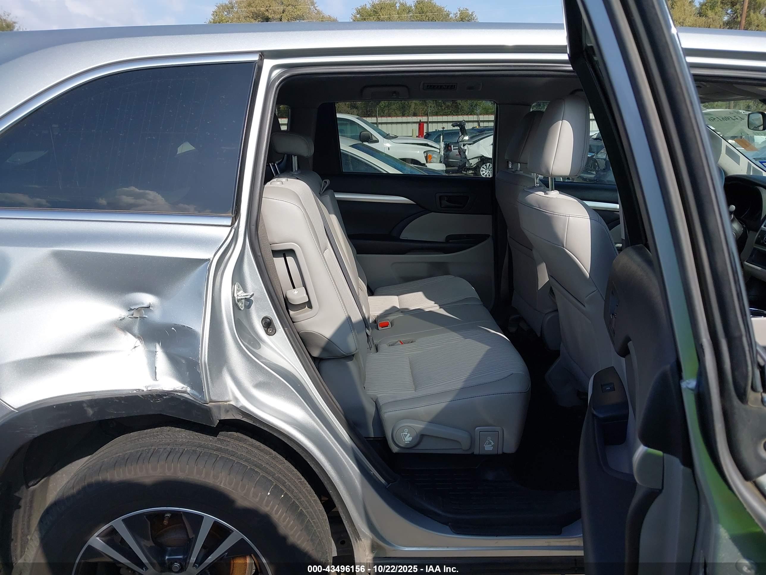 TOYOTA HIGHLANDER image 8