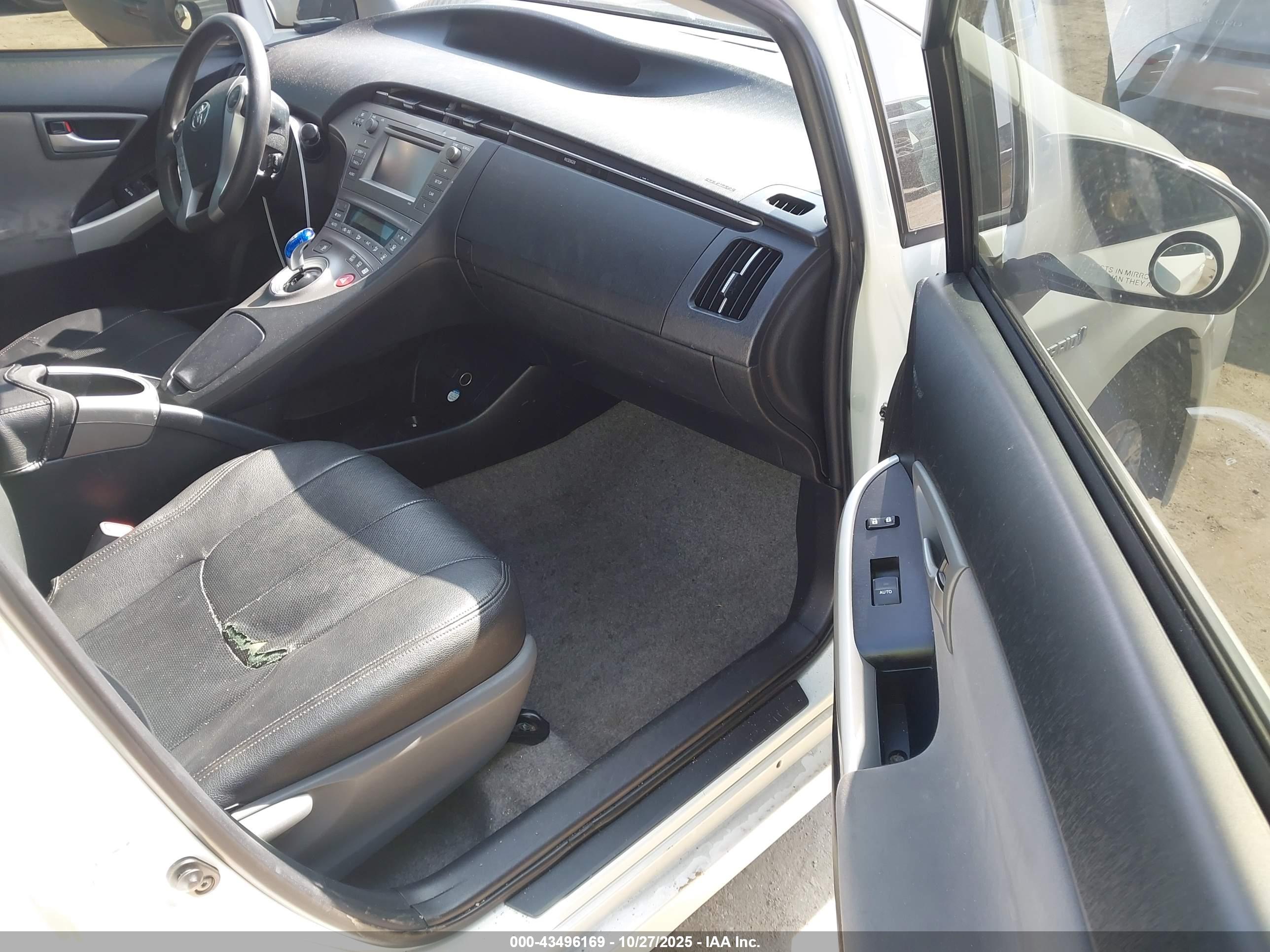 TOYOTA PRIUS image 5