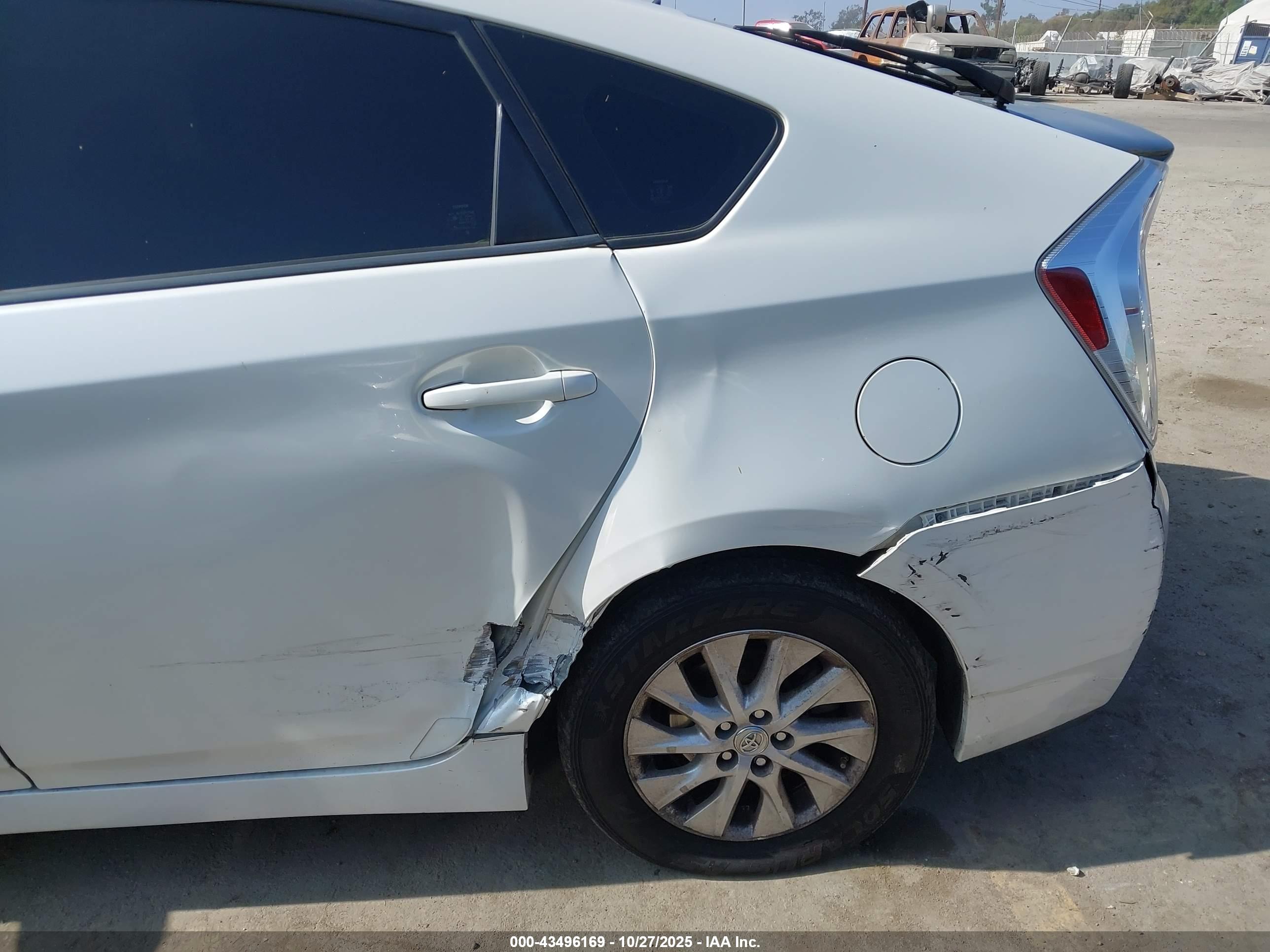 TOYOTA PRIUS image 6