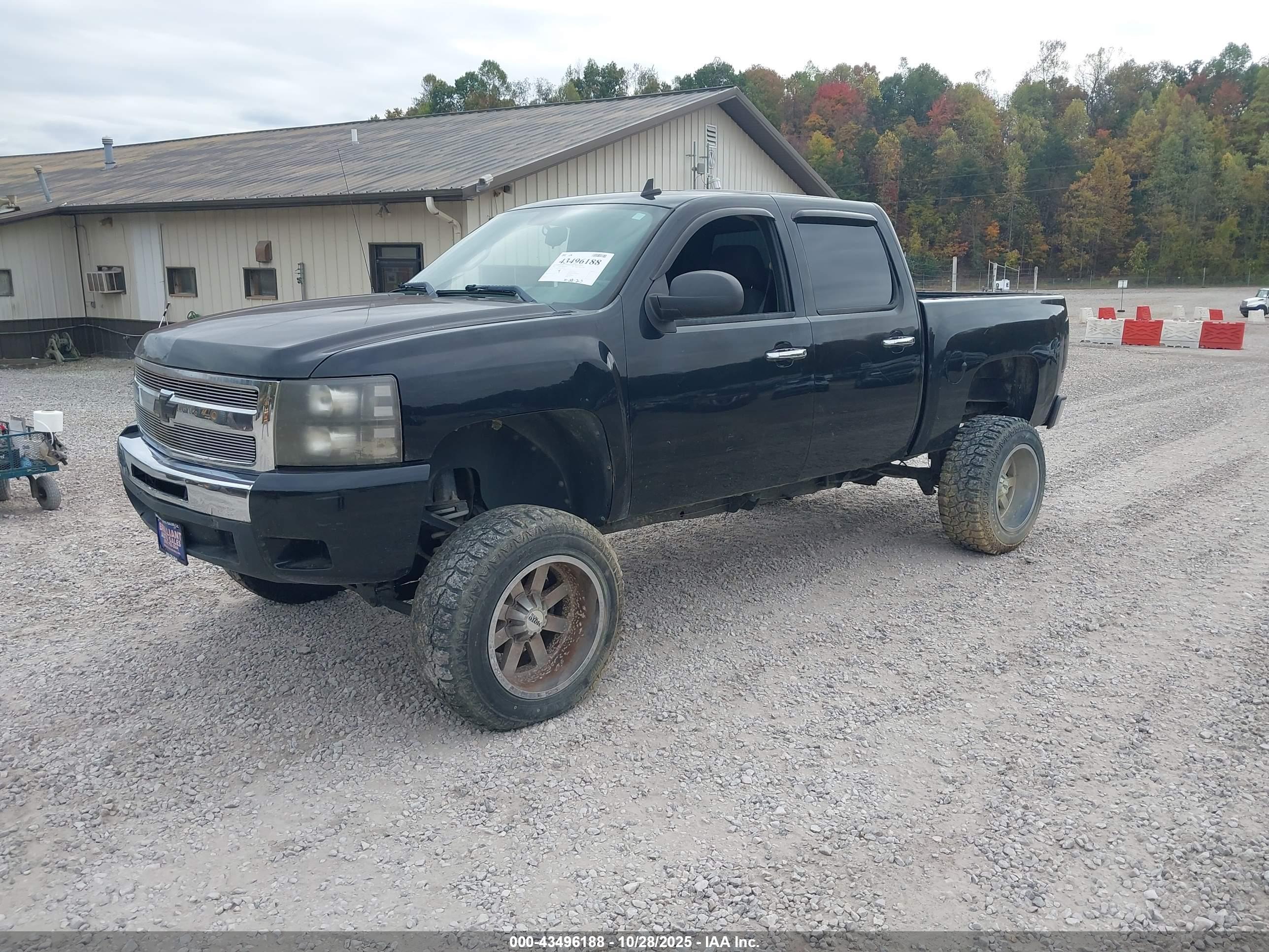 CHEVROLET SILVERADO image 2