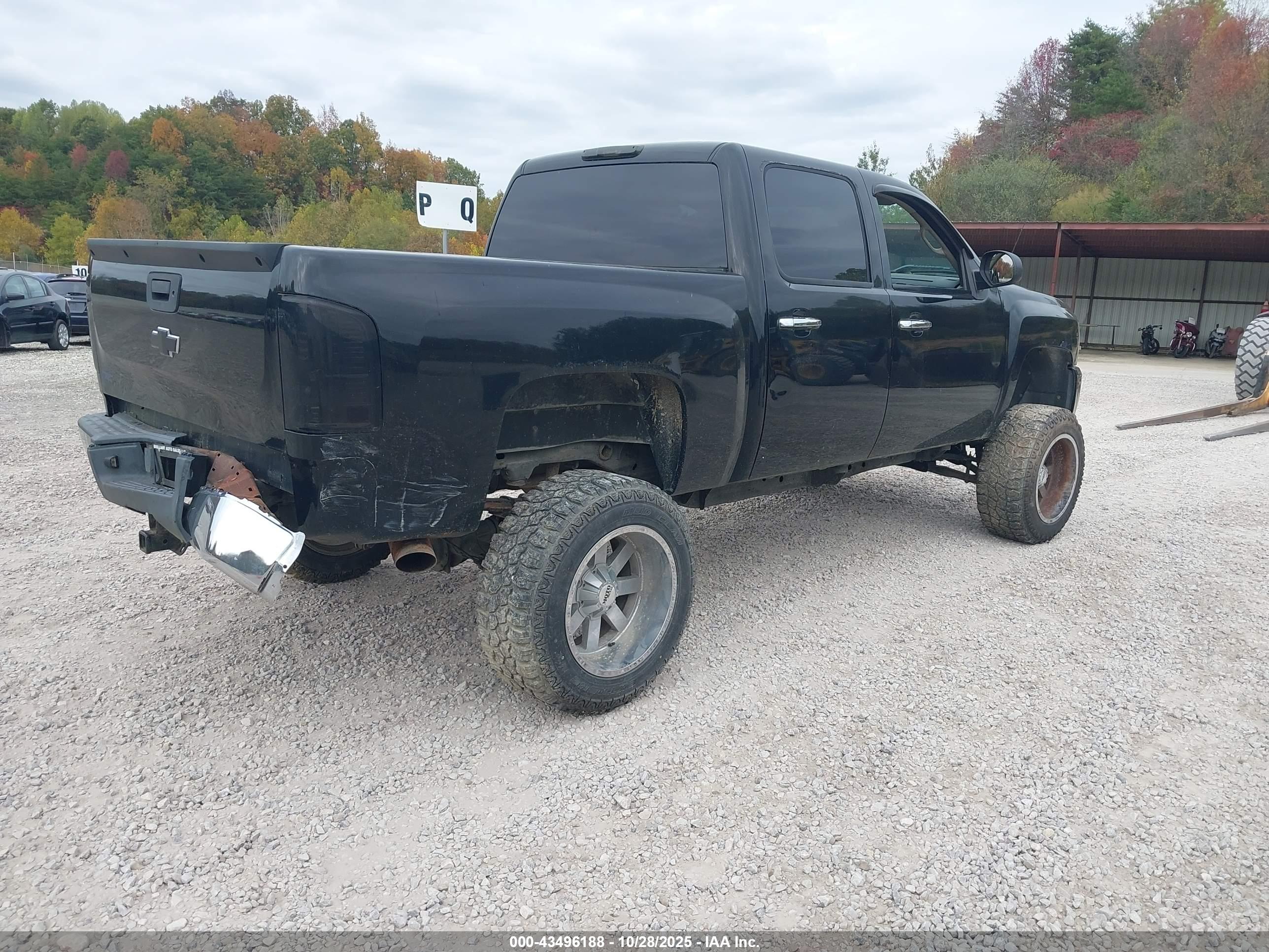 CHEVROLET SILVERADO image 4