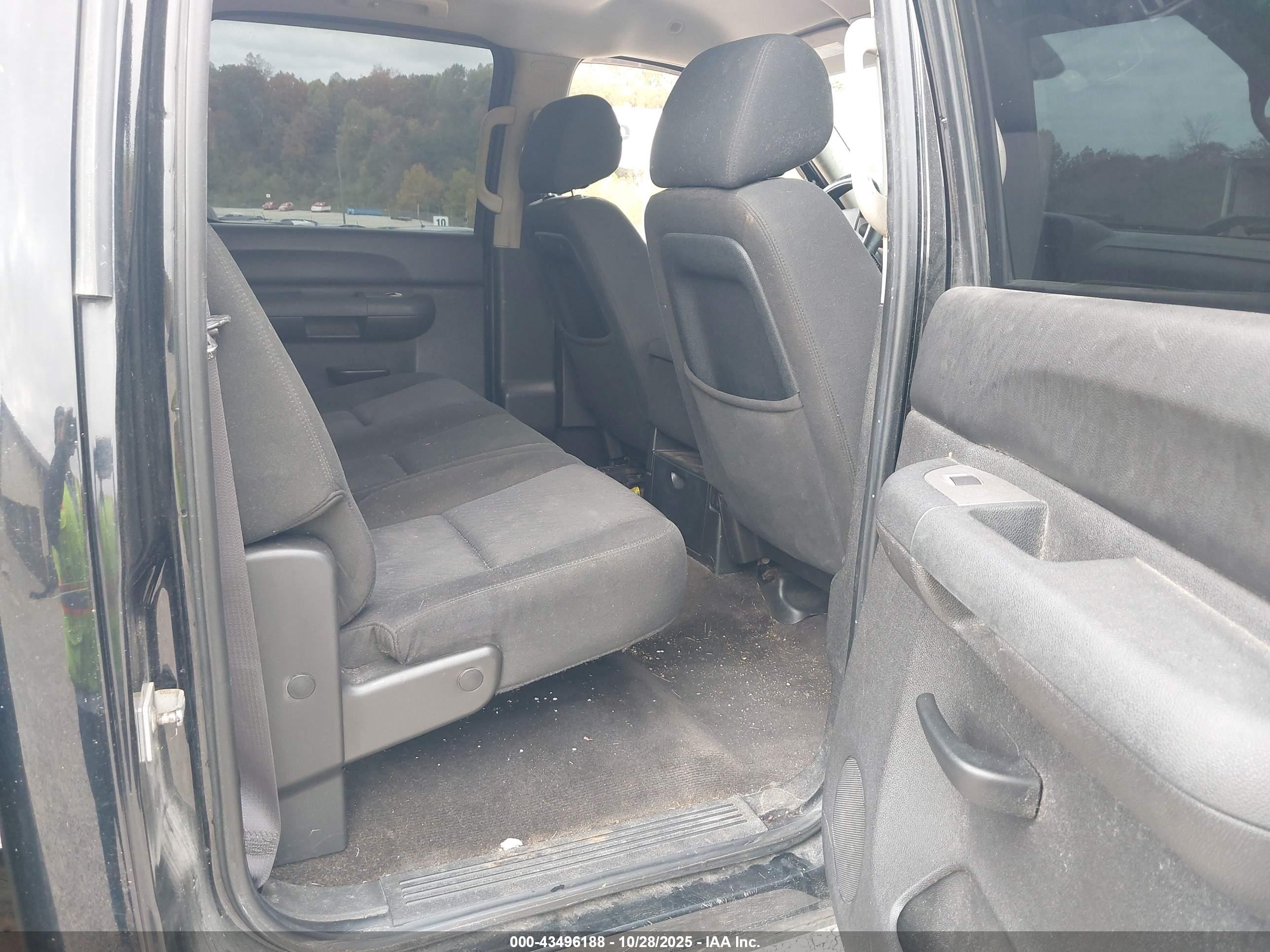 CHEVROLET SILVERADO image 8