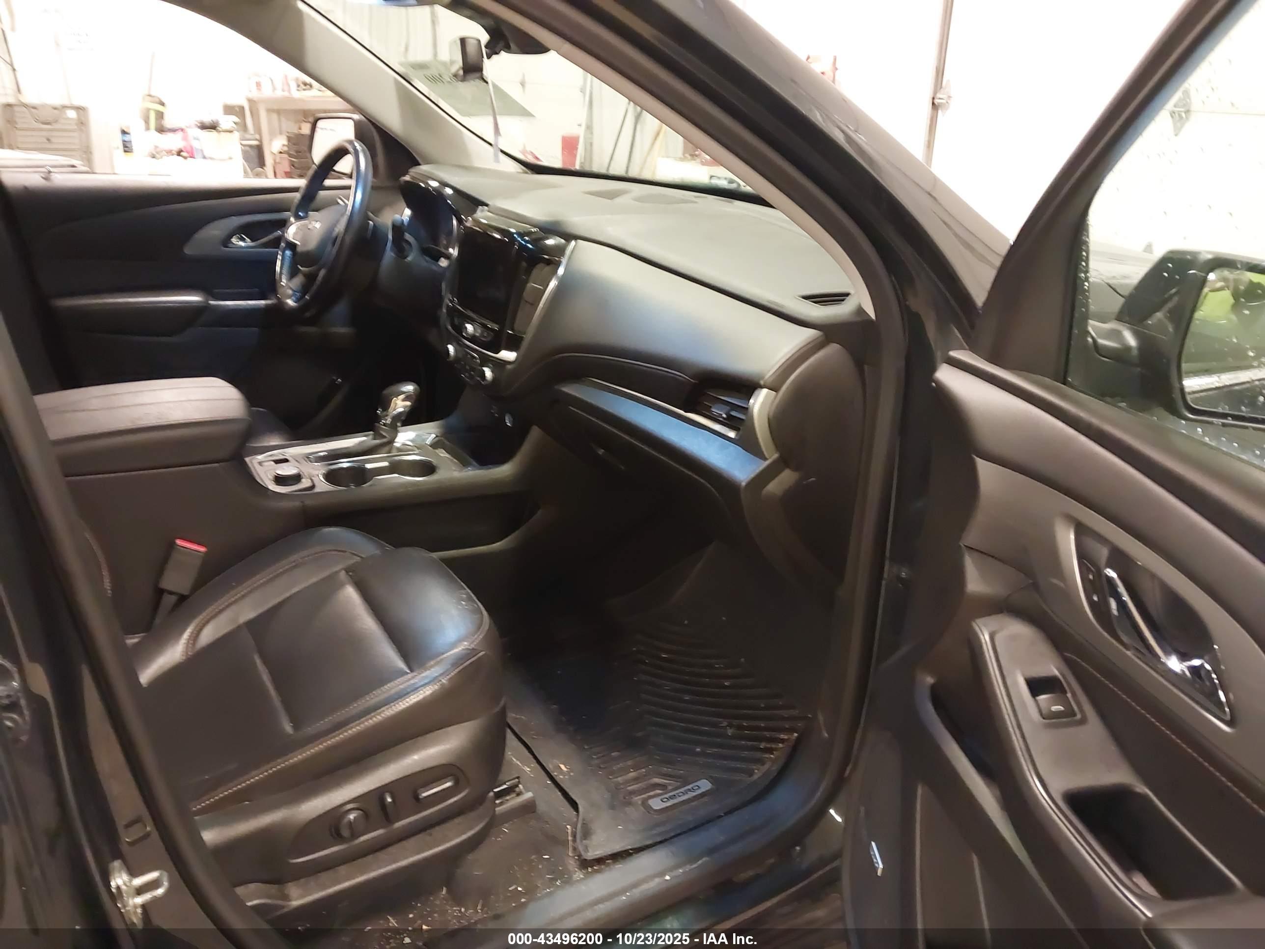 CHEVROLET TRAVERSE image 5