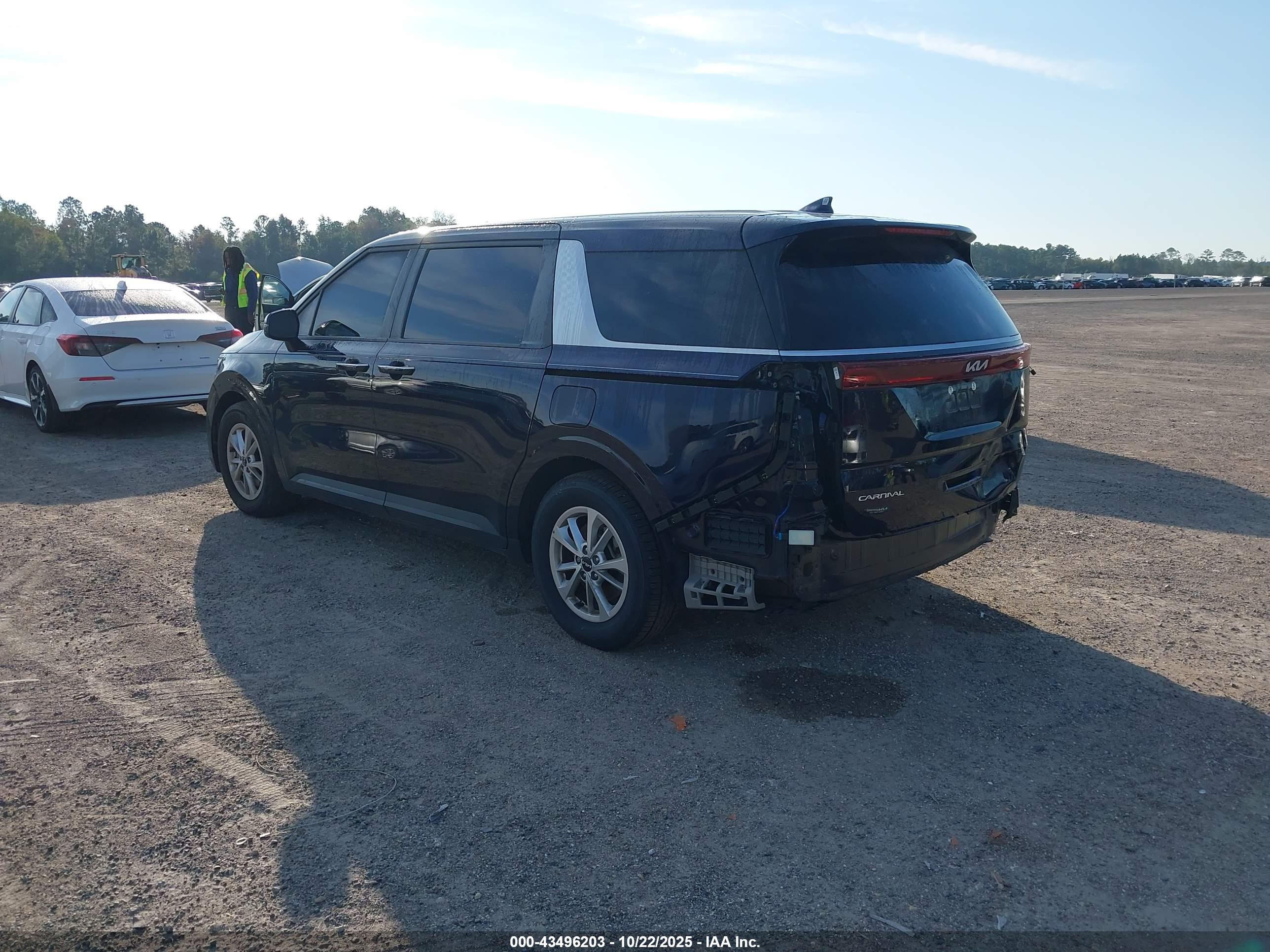 KIA CARNIVAL image 3