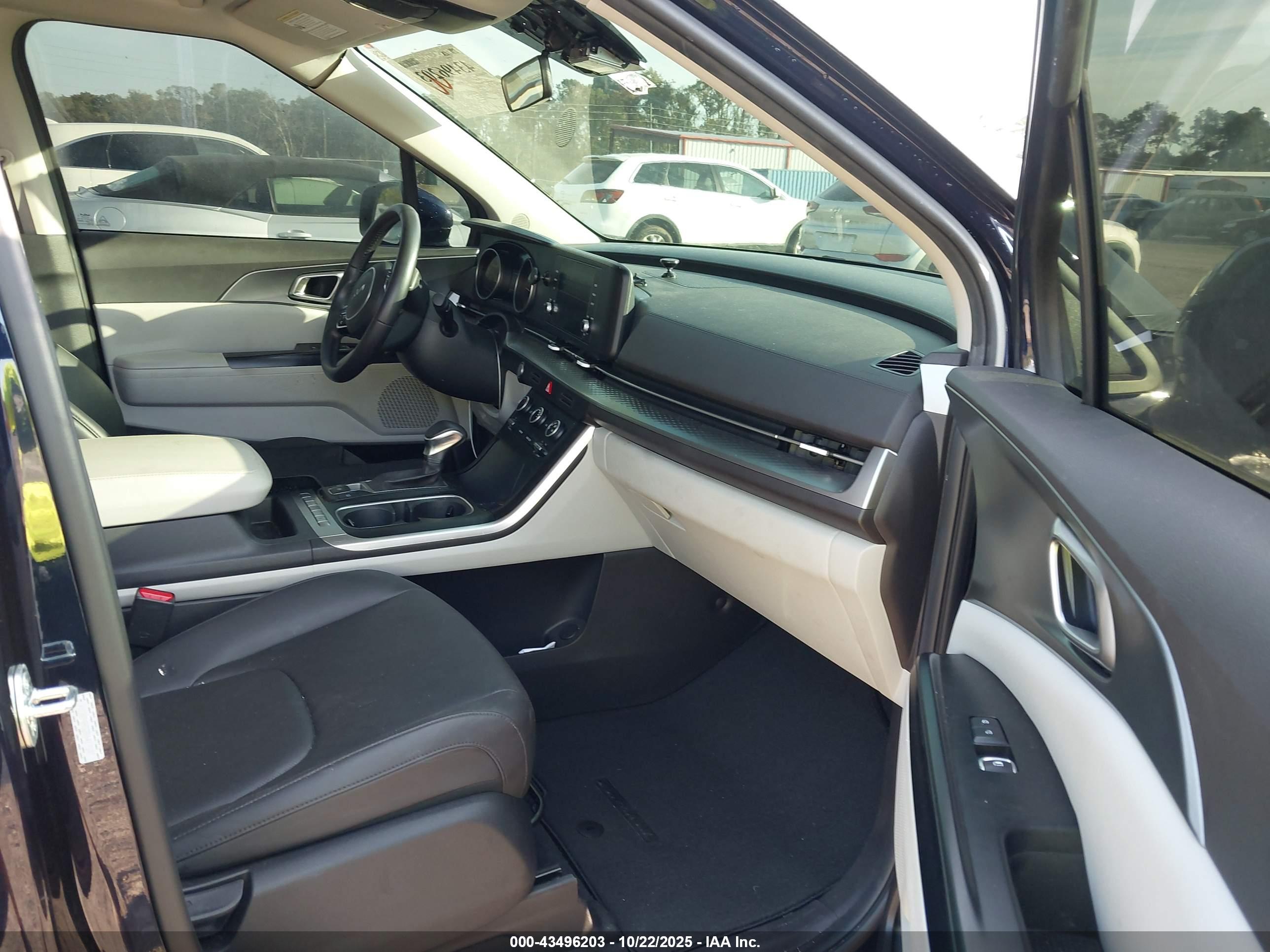 KIA CARNIVAL image 5