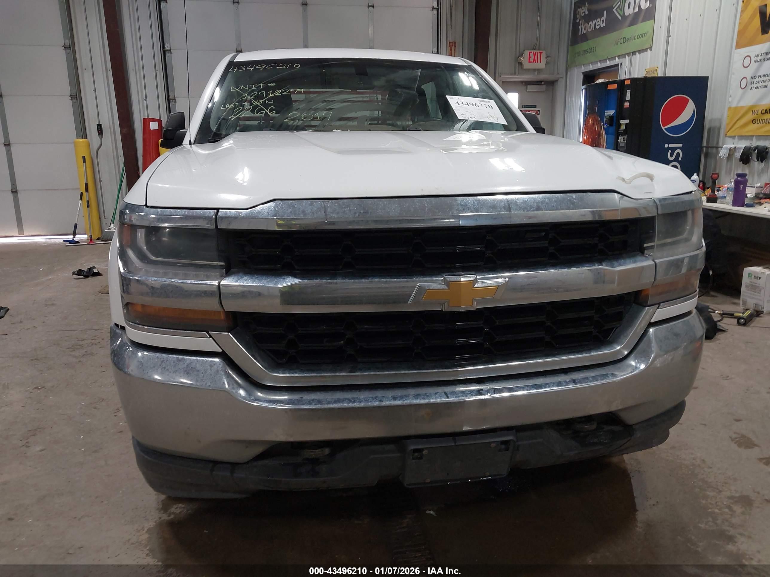 CHEVROLET SILVERADO image 6