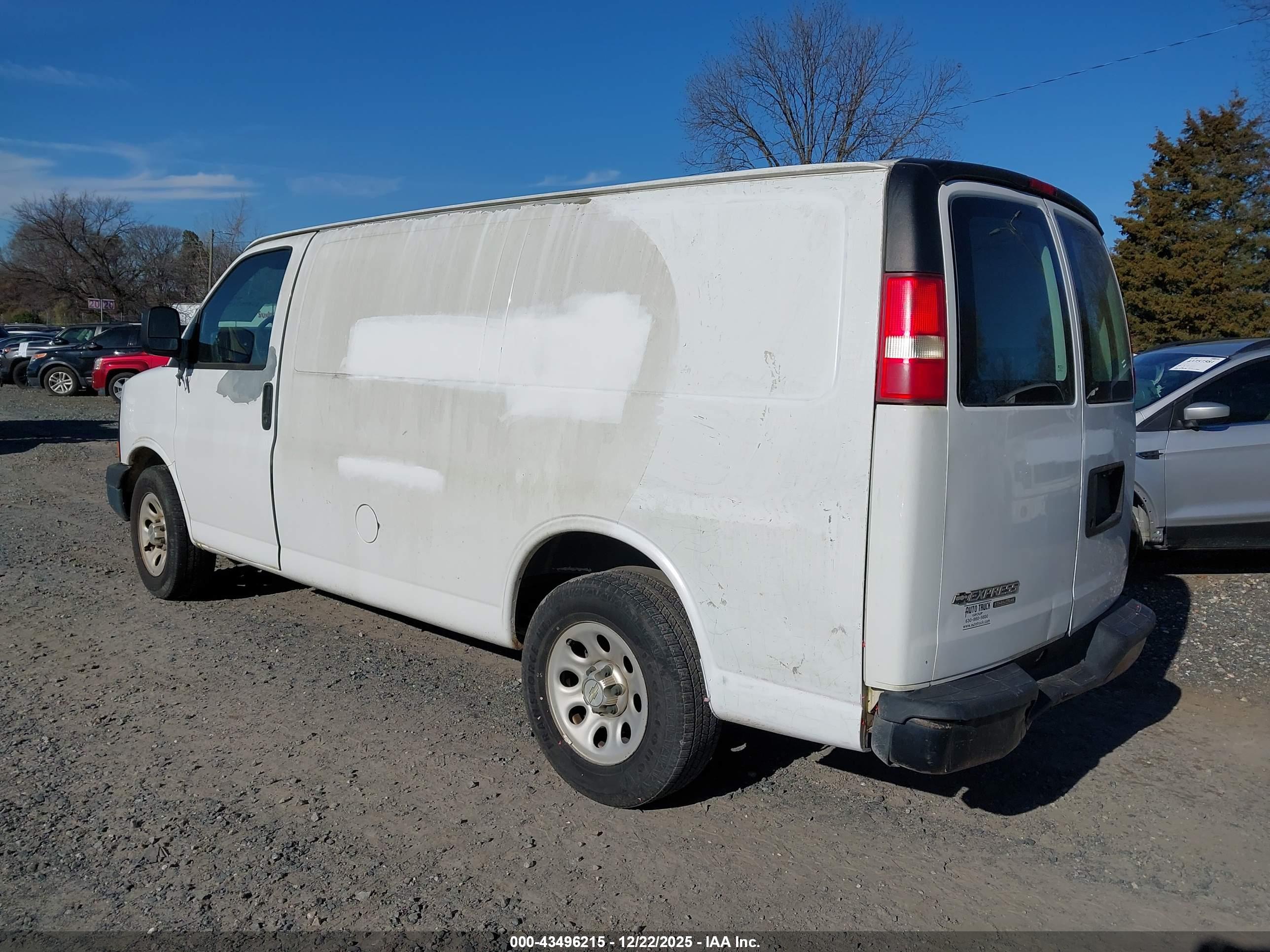 CHEVROLET EXPRESS image 3
