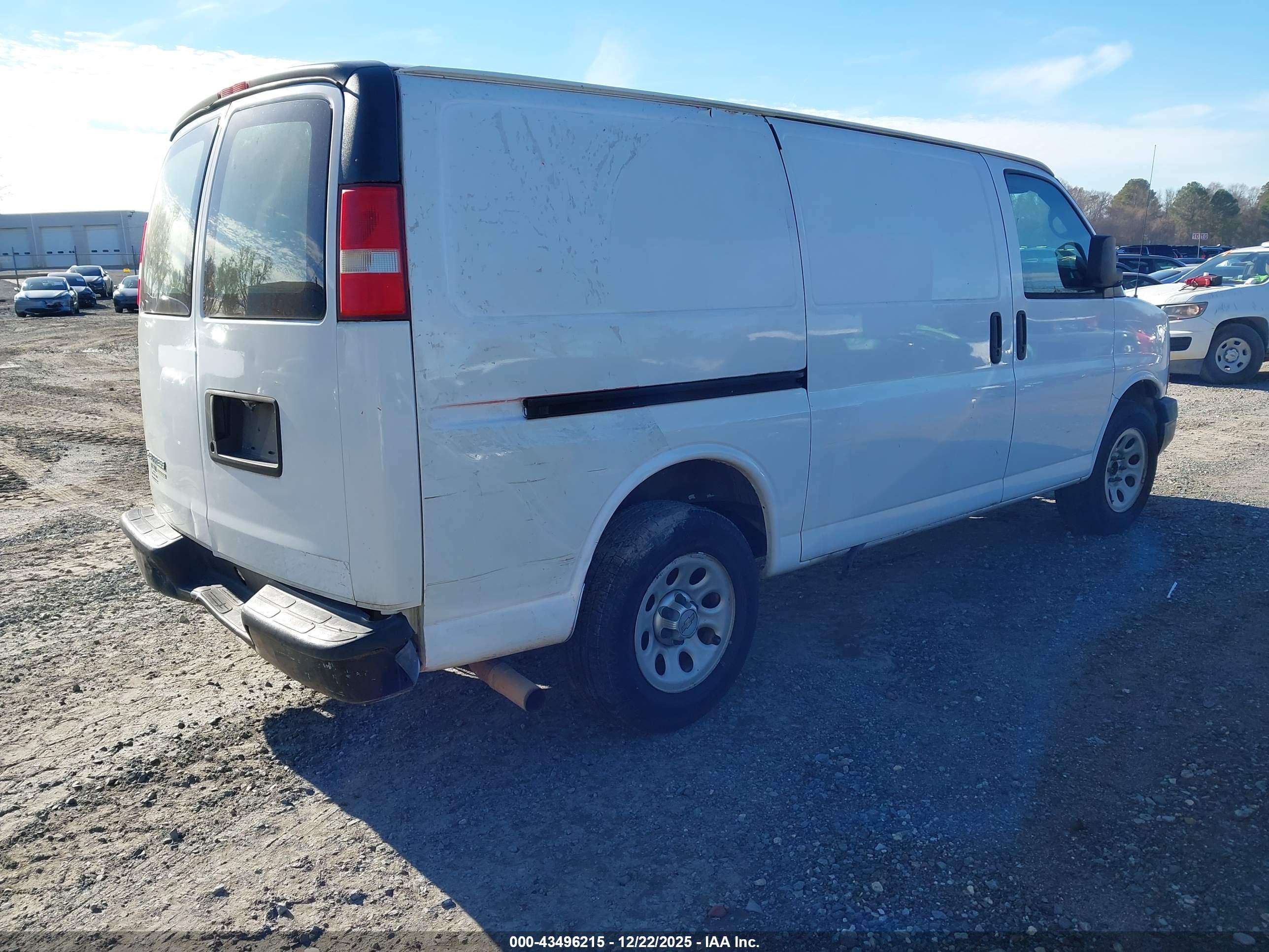 CHEVROLET EXPRESS image 4