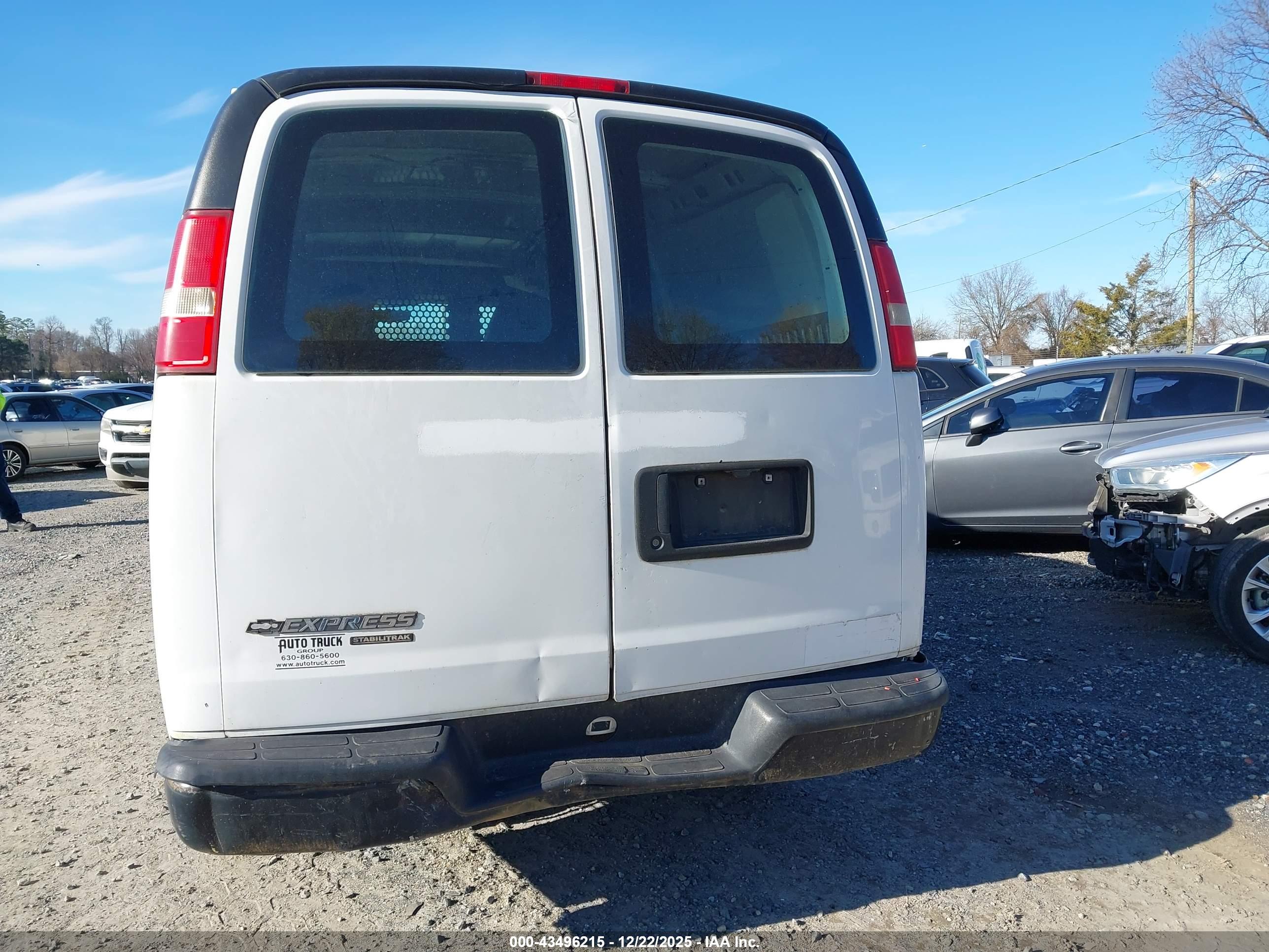 CHEVROLET EXPRESS image 6