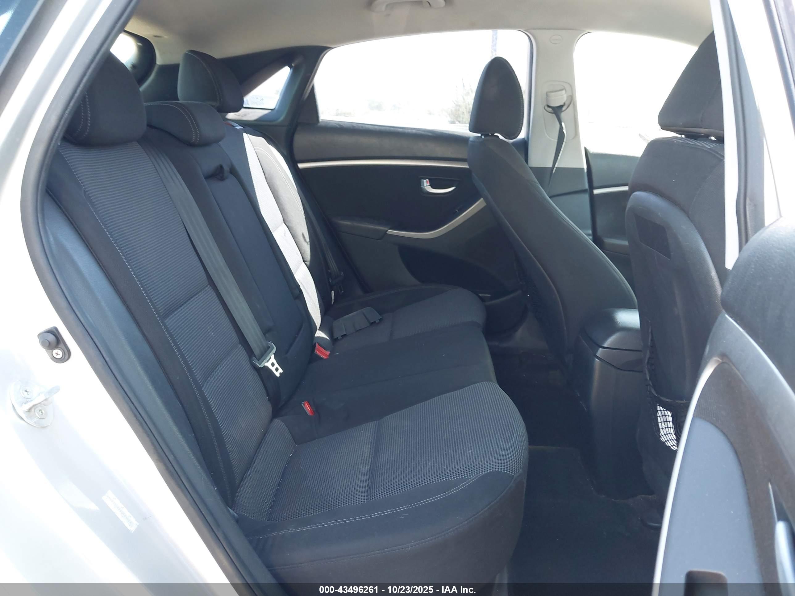 HYUNDAI ELANTRA image 8