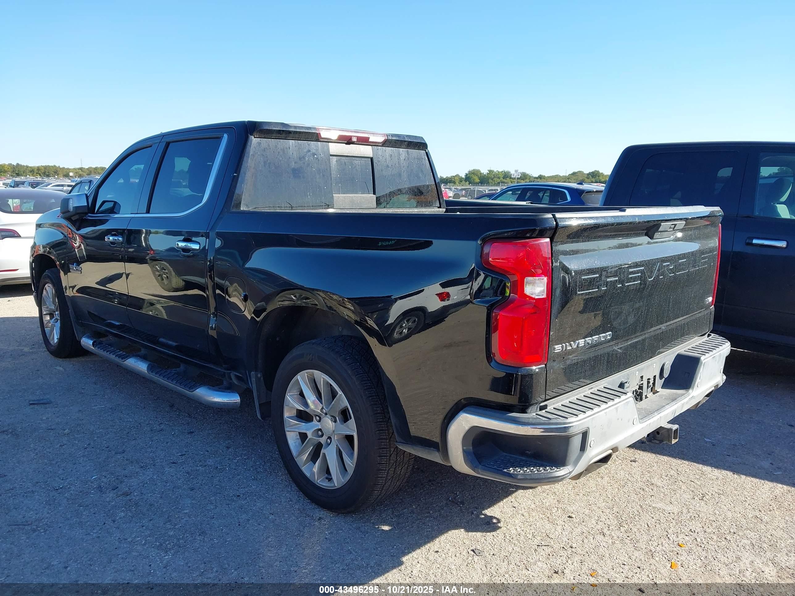 CHEVROLET SILVERADO image 3