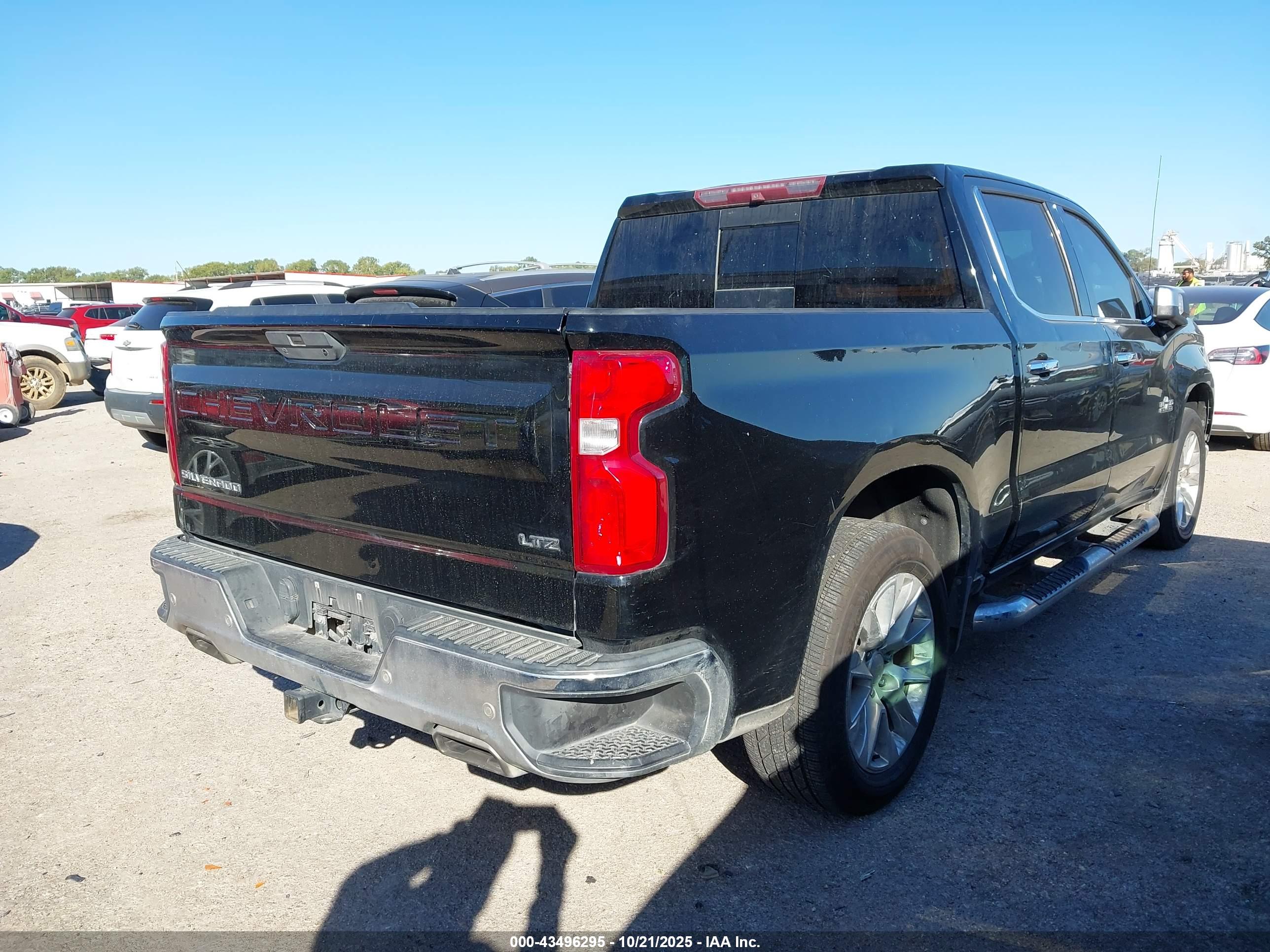 CHEVROLET SILVERADO image 4