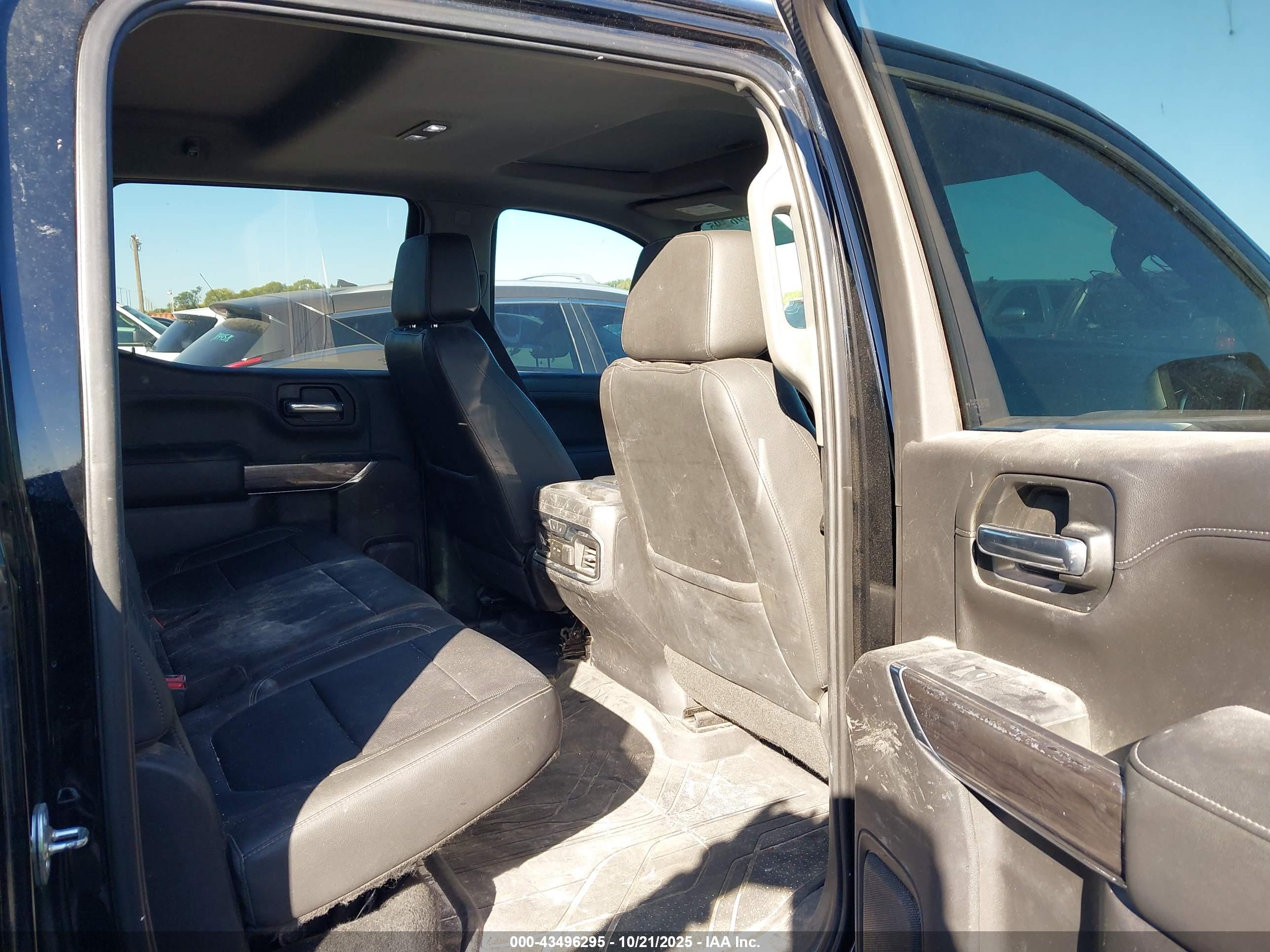 CHEVROLET SILVERADO image 8