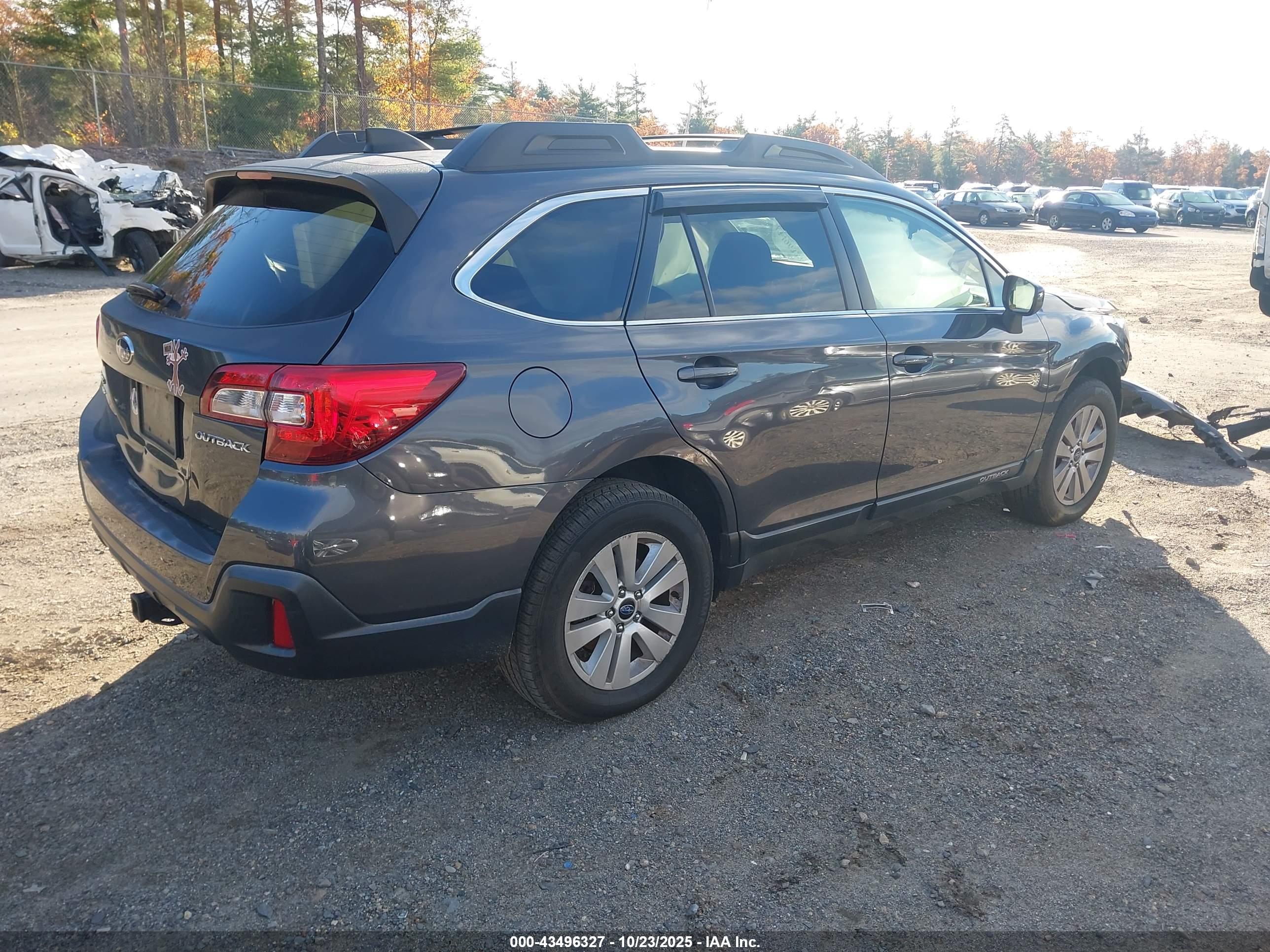 SUBARU OUTBACK image 4