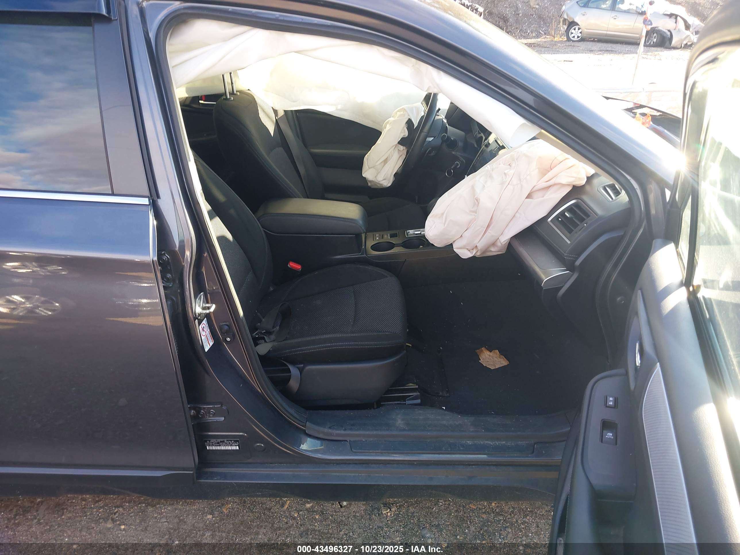 SUBARU OUTBACK image 5