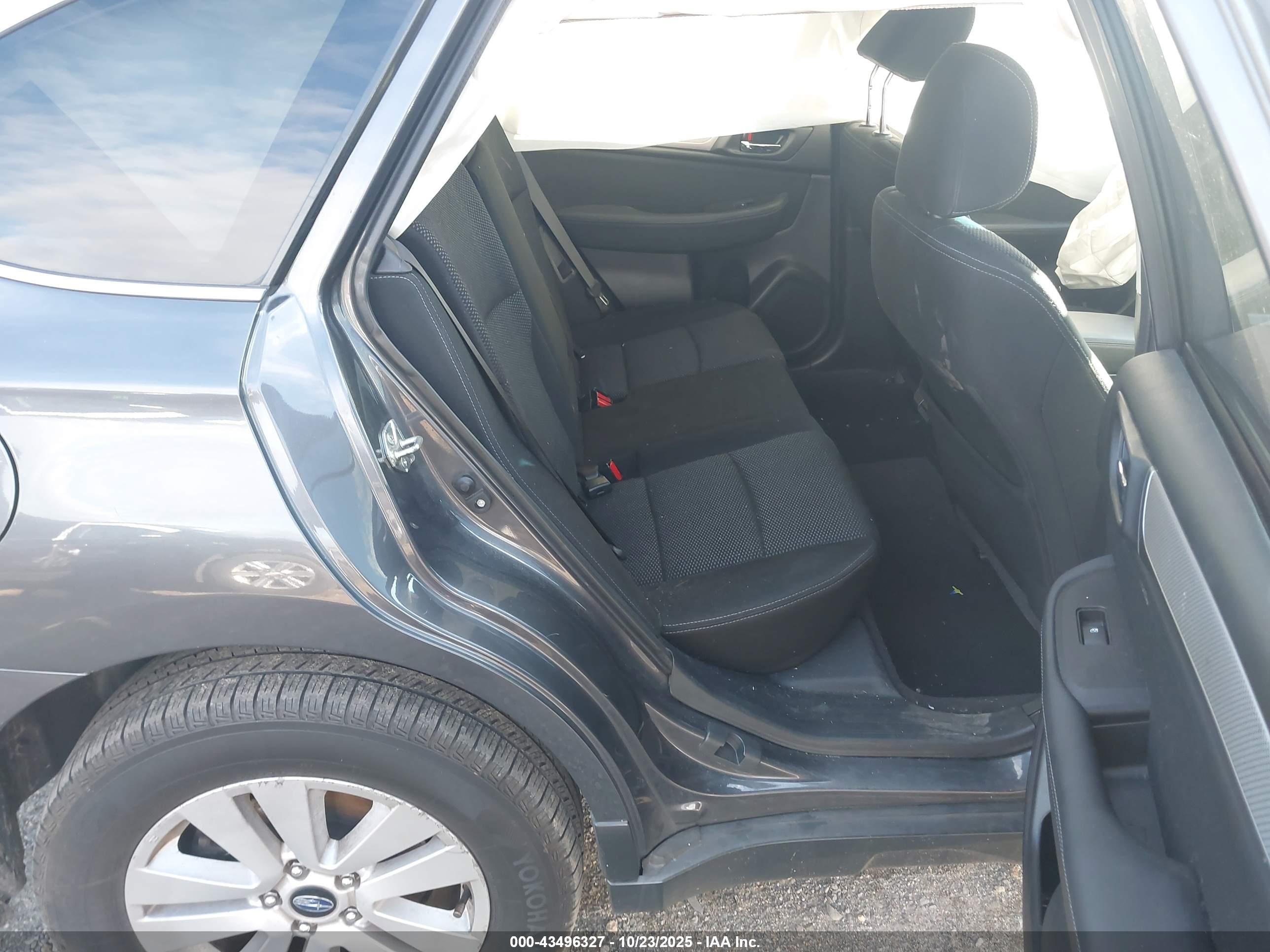 SUBARU OUTBACK image 8