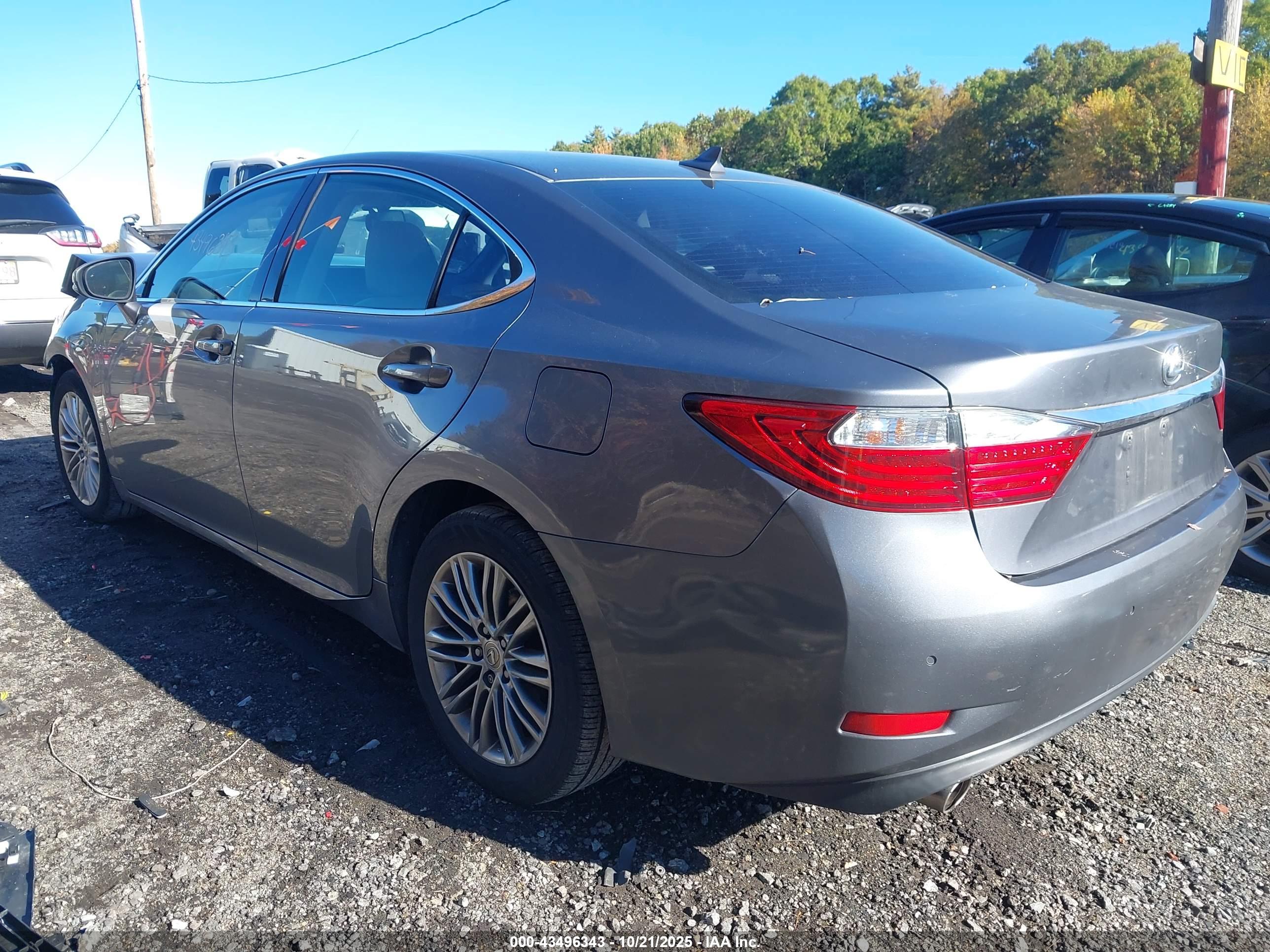 LEXUS ES image 3