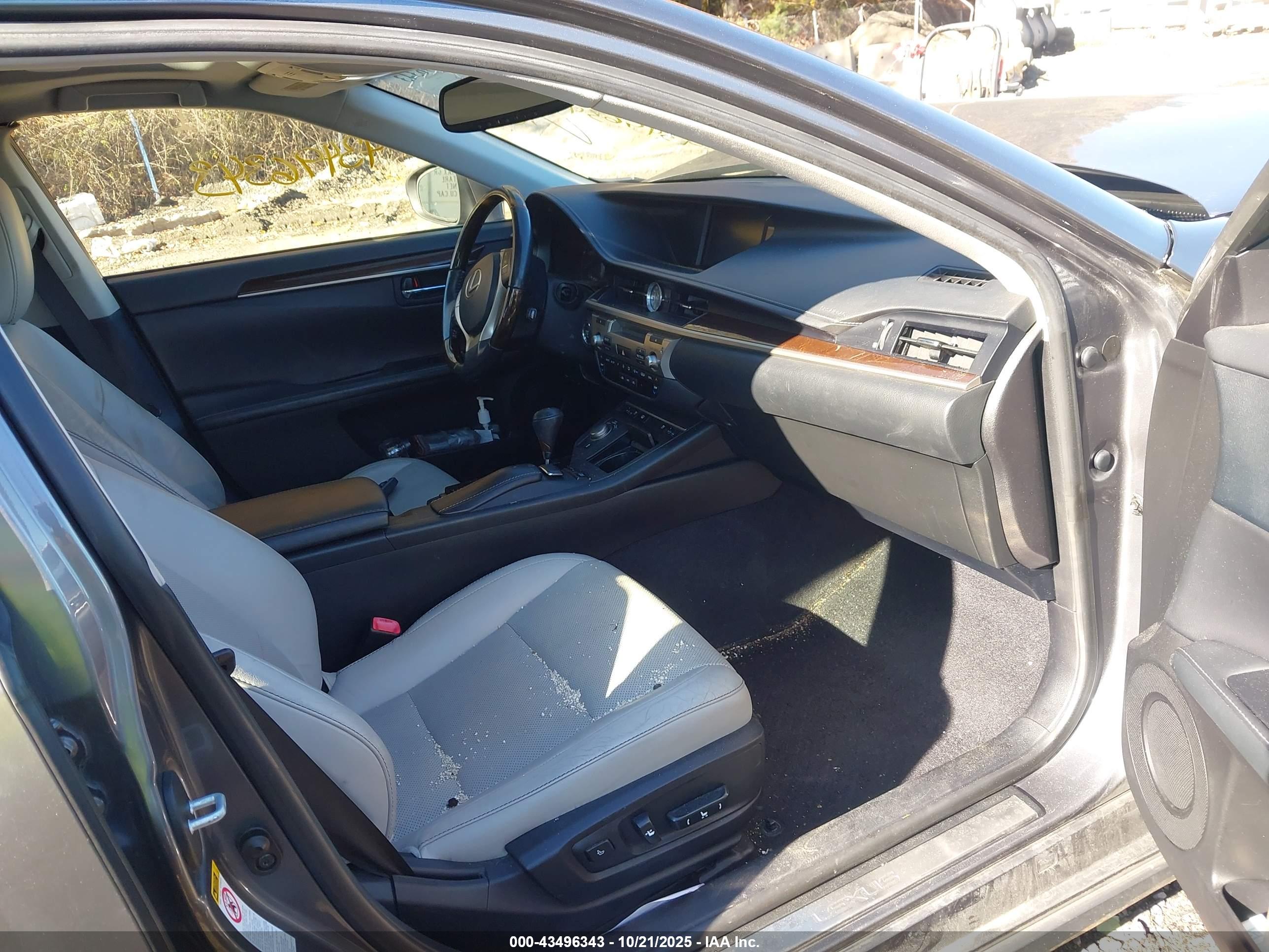 LEXUS ES image 5