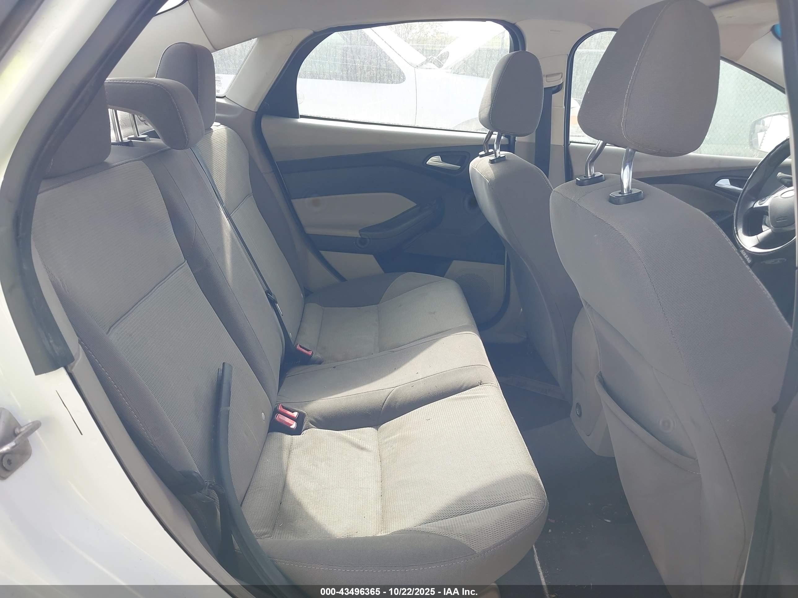 FORD FOCUS image 8
