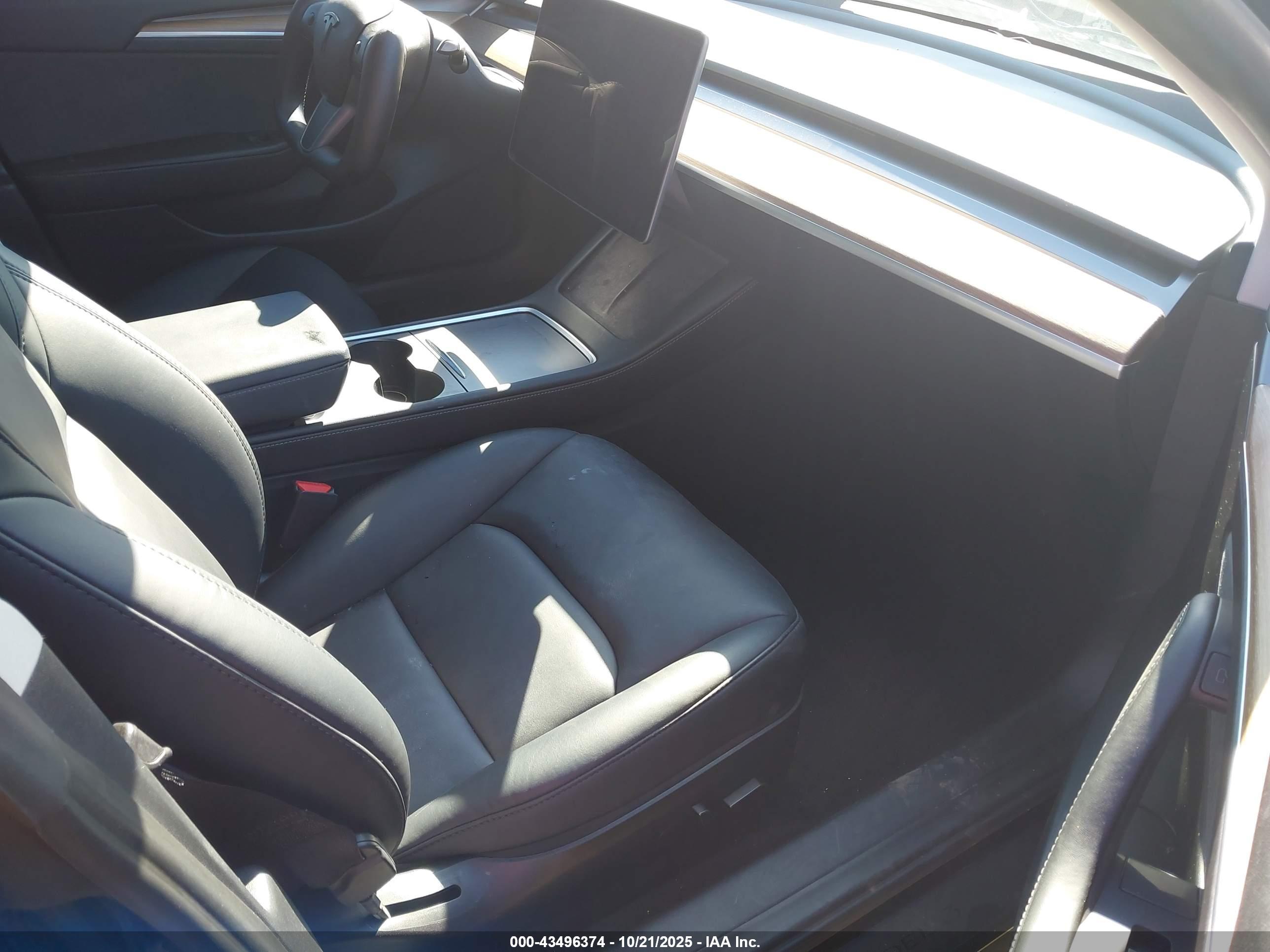 TESLA MODEL image 5