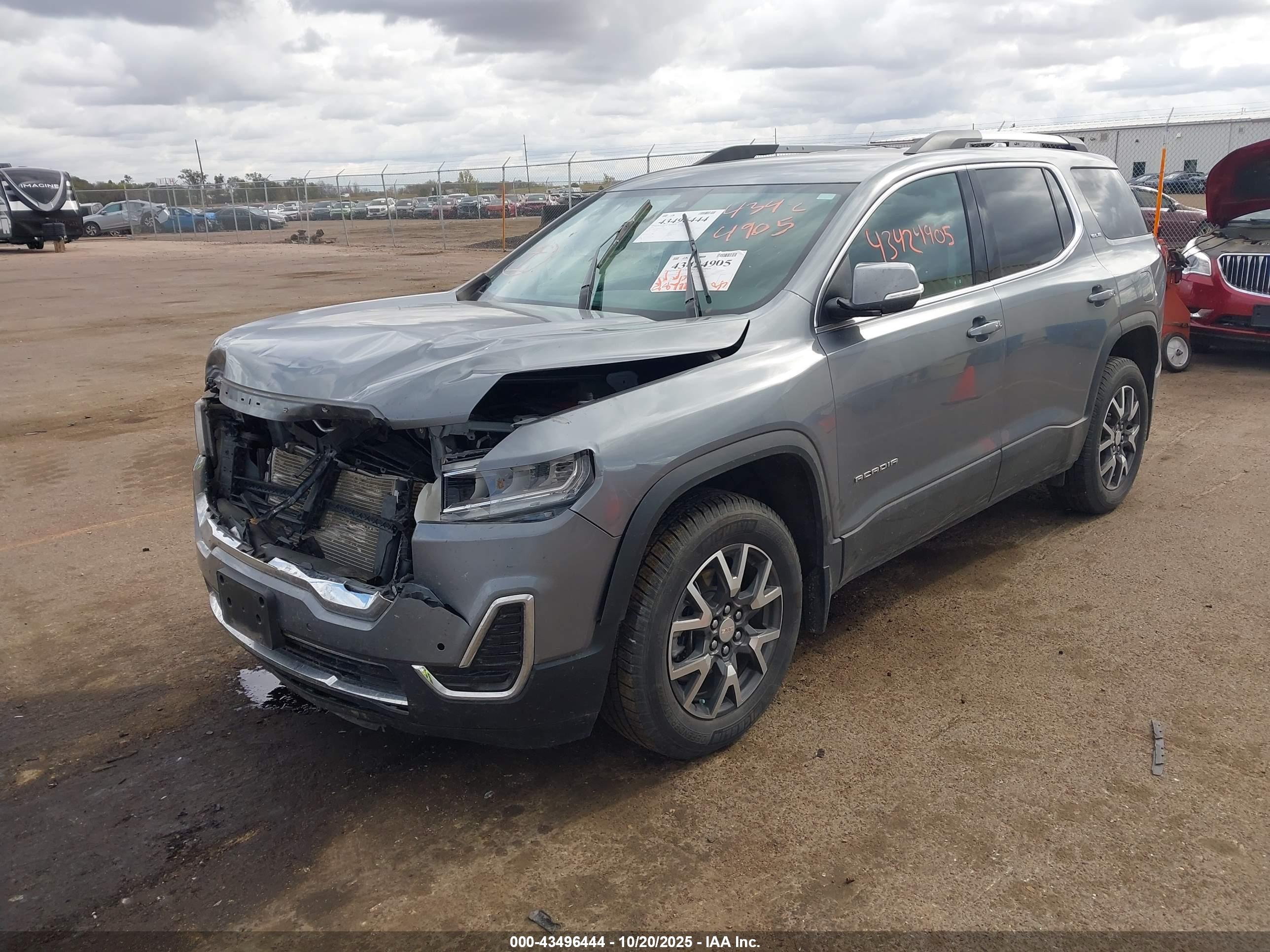 GMC ACADIA image 2