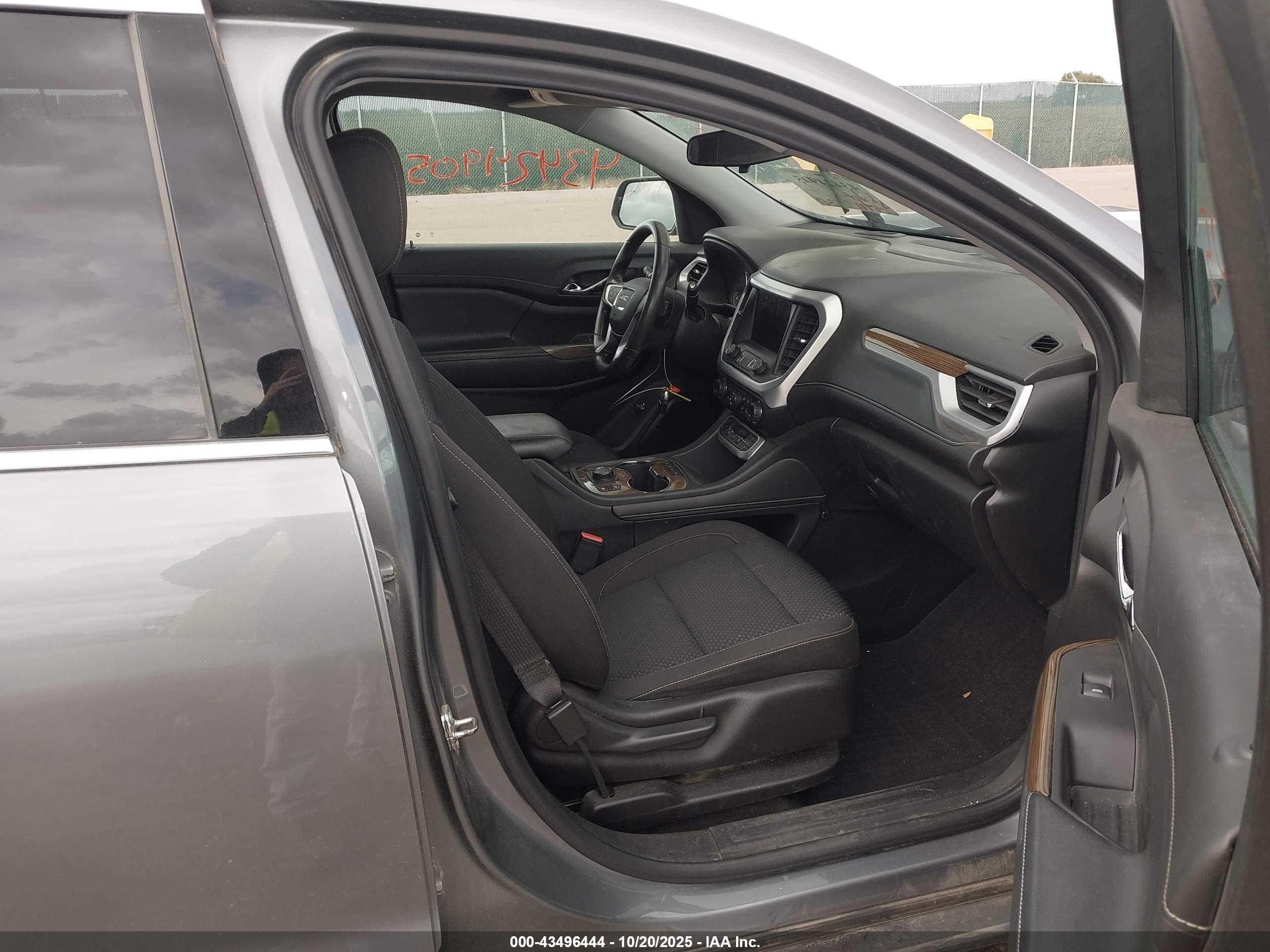 GMC ACADIA image 5