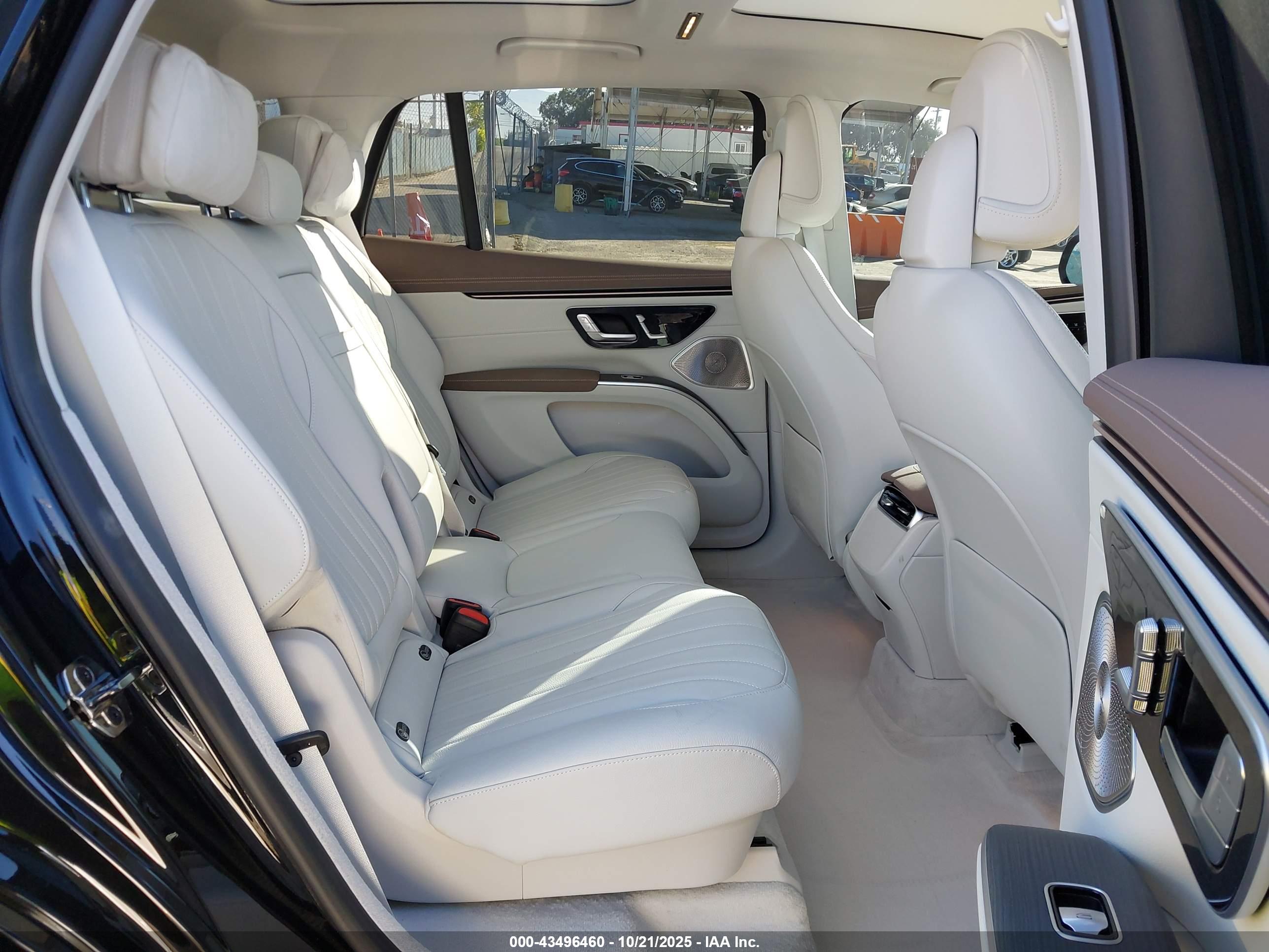 MERCEDES-BENZ EQS image 8