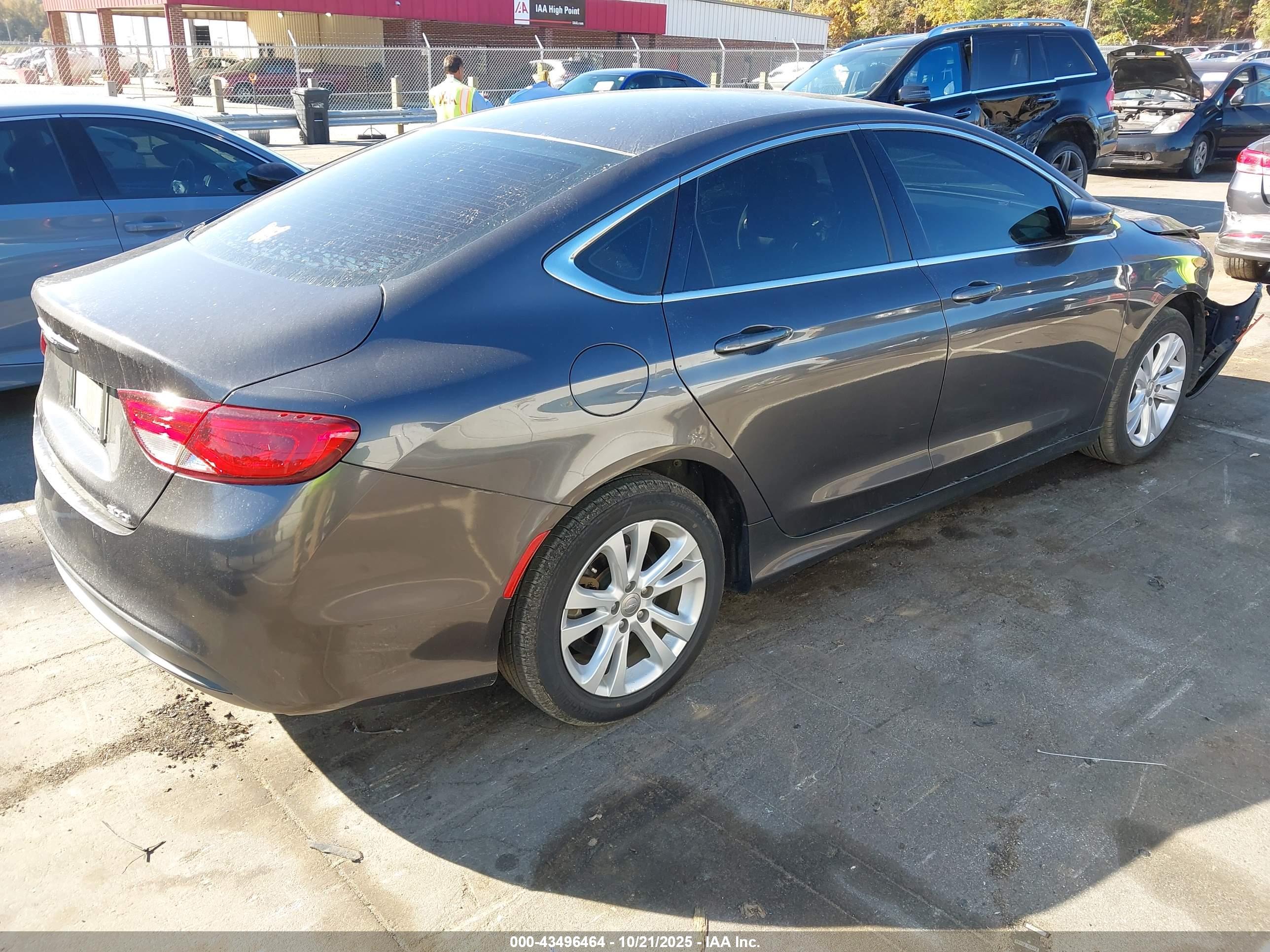 CHRYSLER 200 image 4