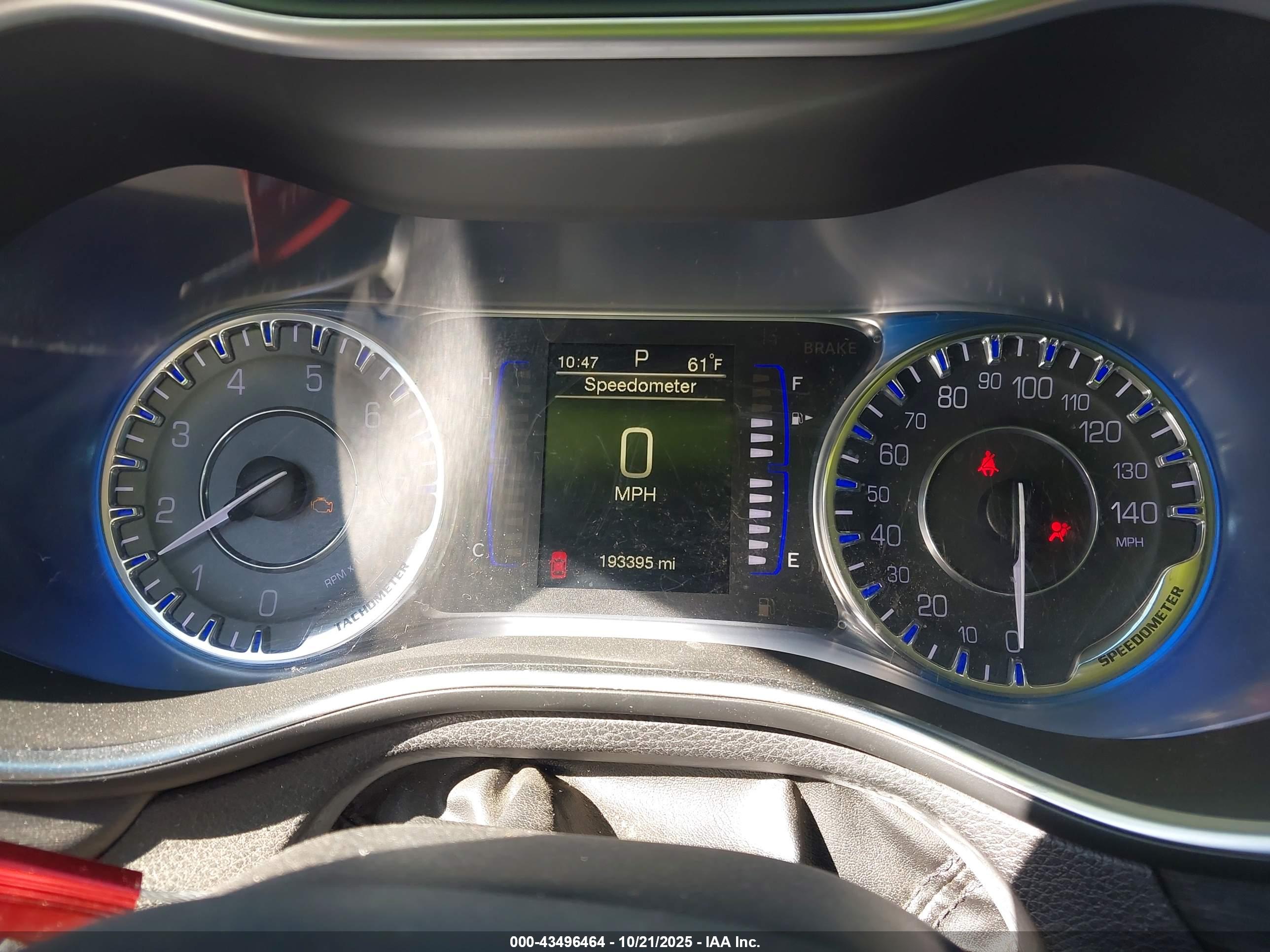 CHRYSLER 200 image 7