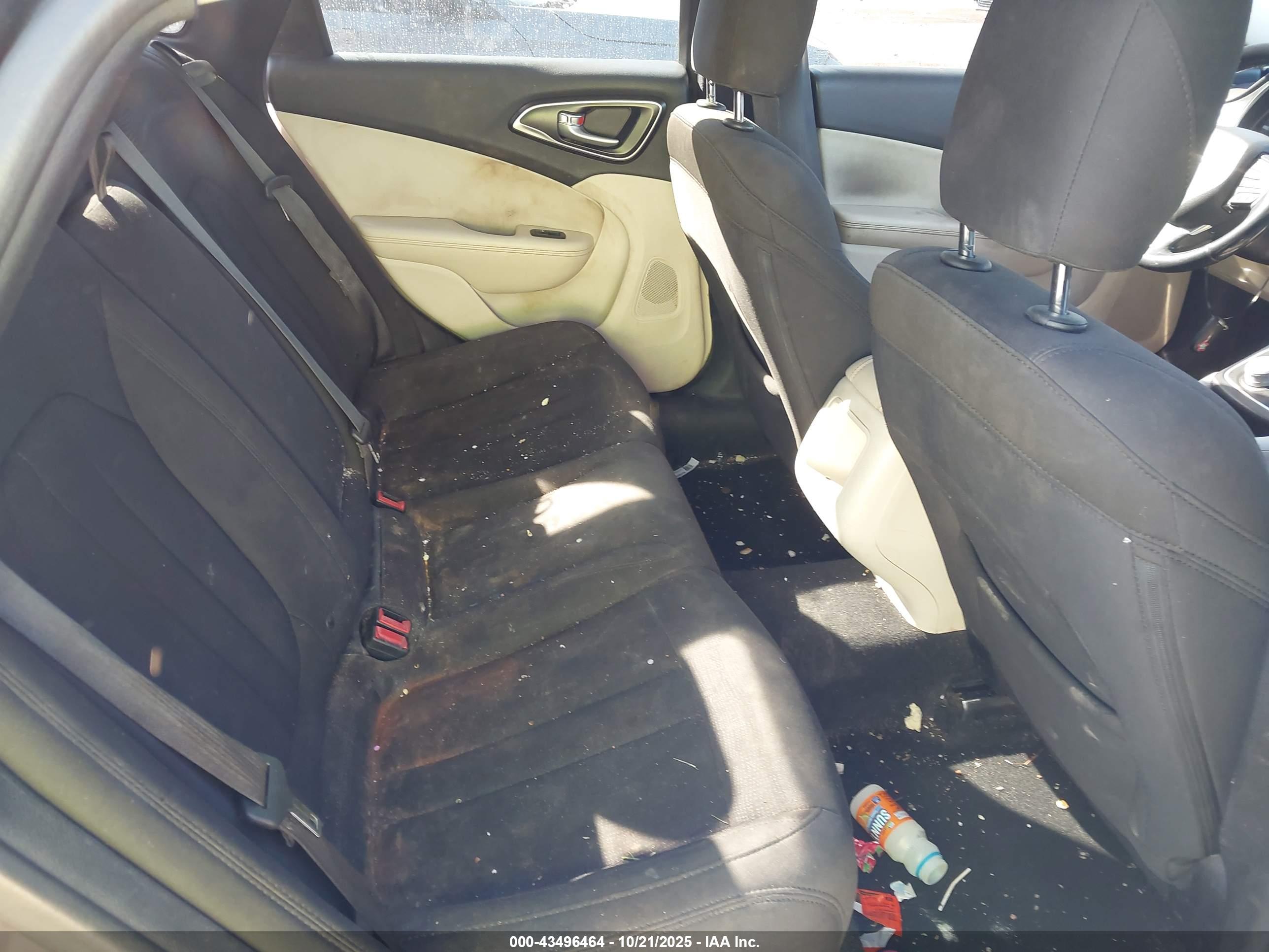 CHRYSLER 200 image 8