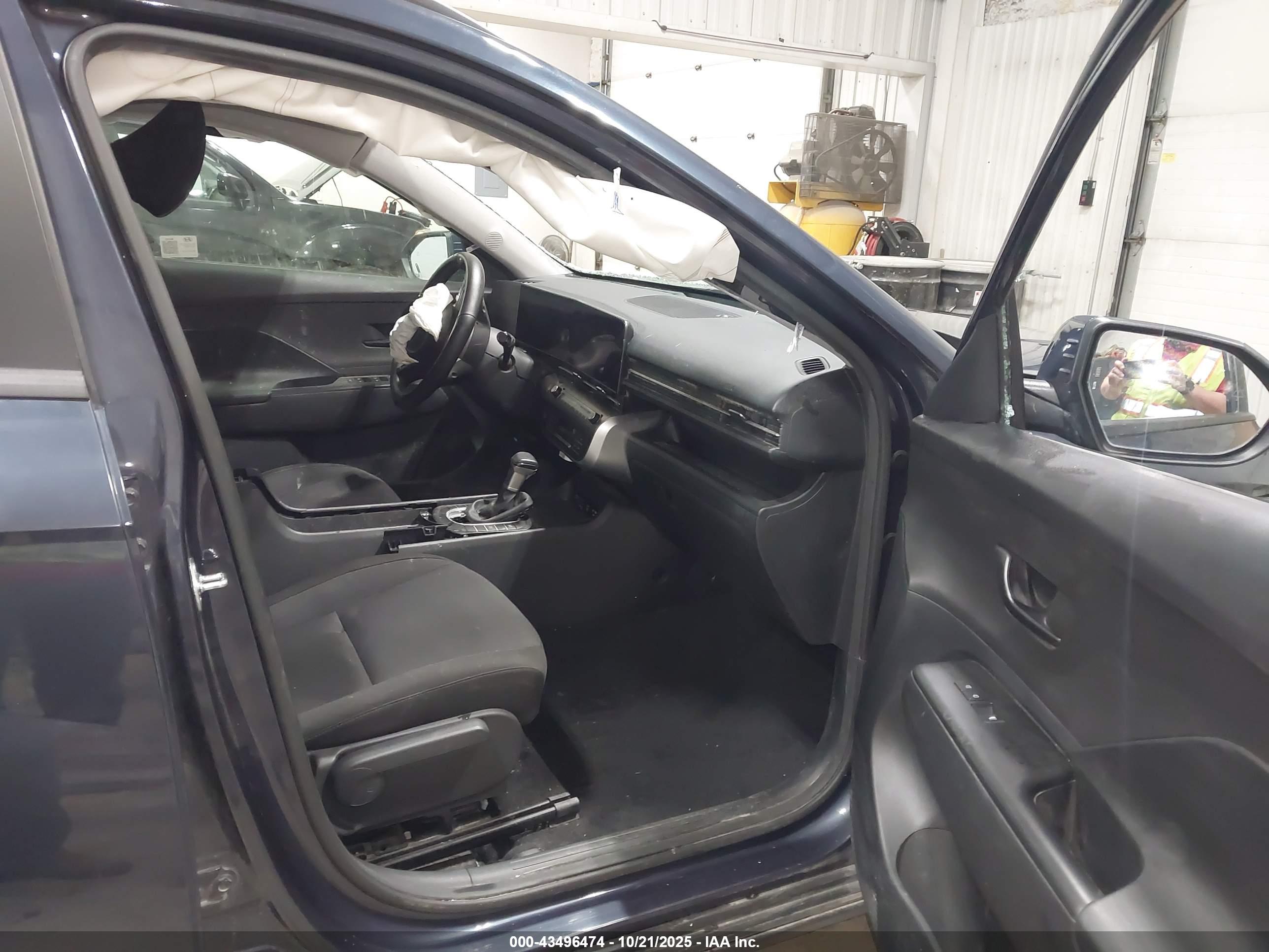 HYUNDAI KONA image 5