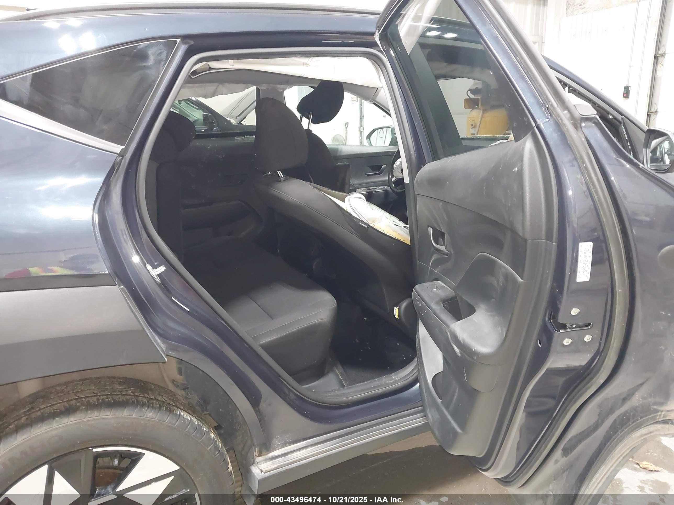 HYUNDAI KONA image 8