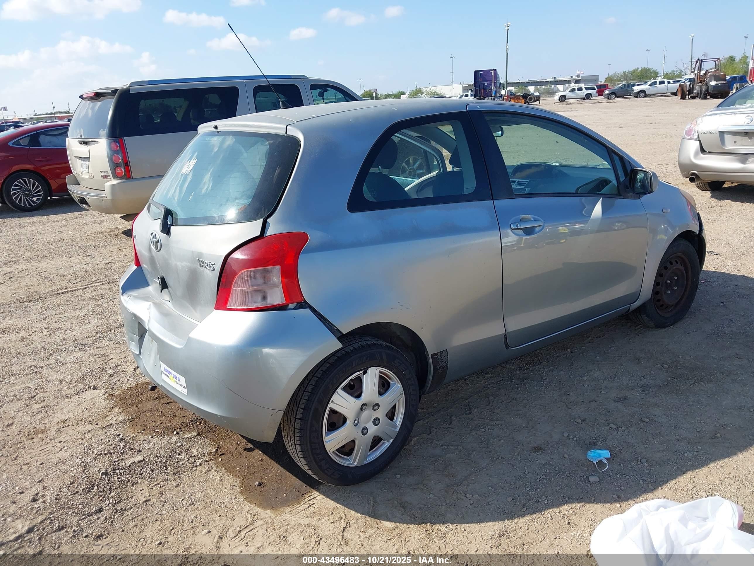 TOYOTA YARIS image 4