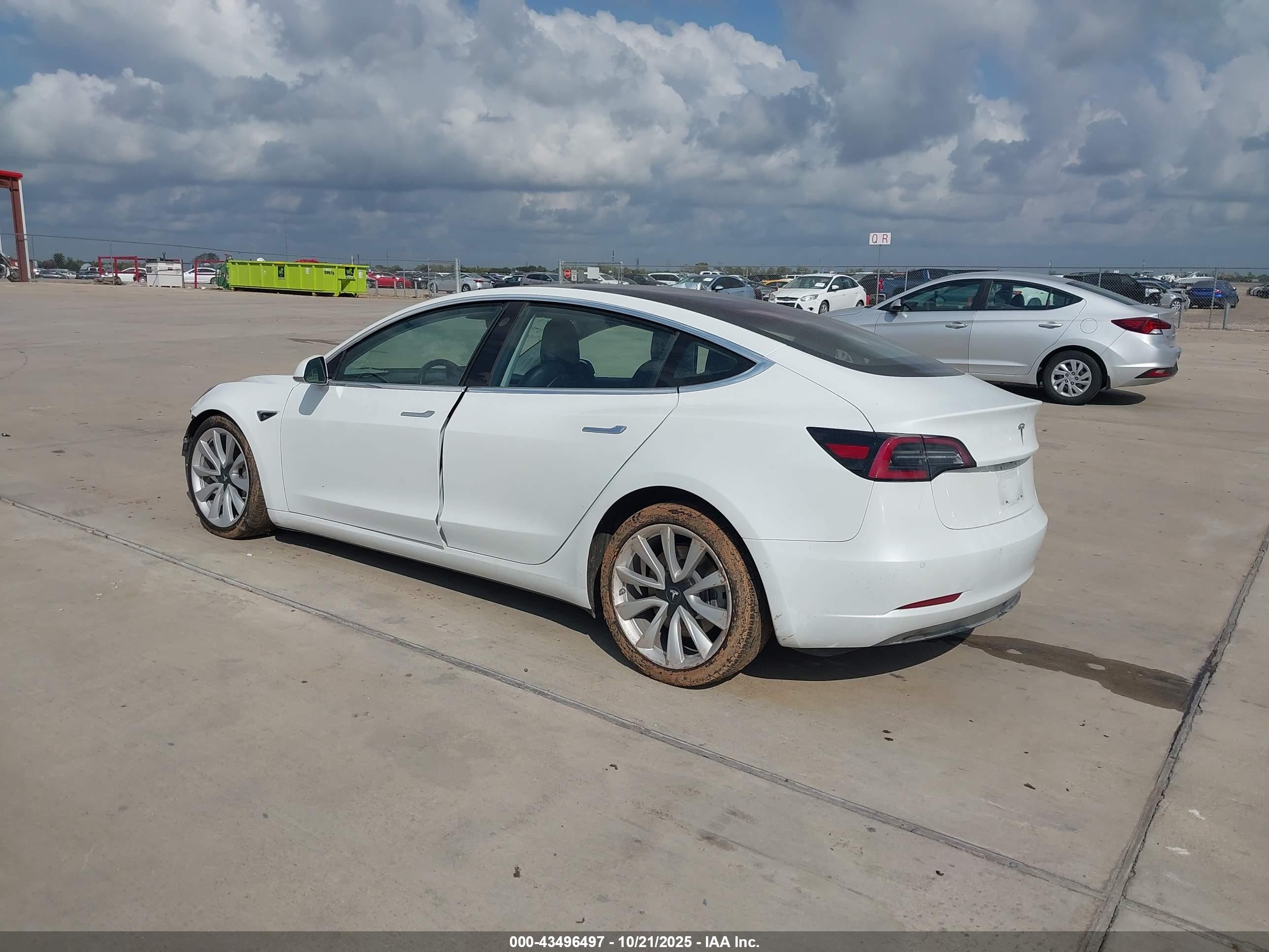 TESLA MODEL image 3