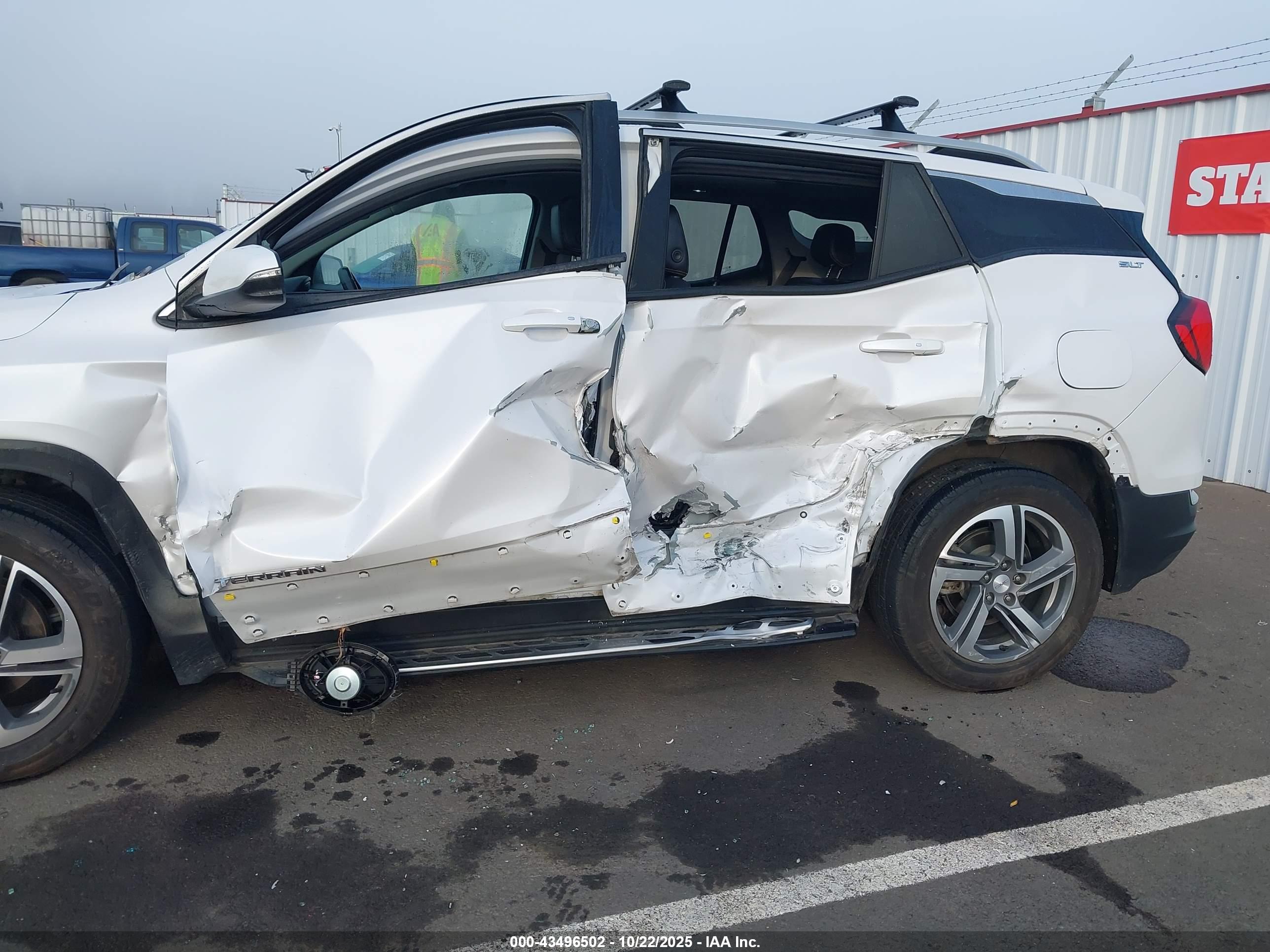 GMC TERRAIN image 6