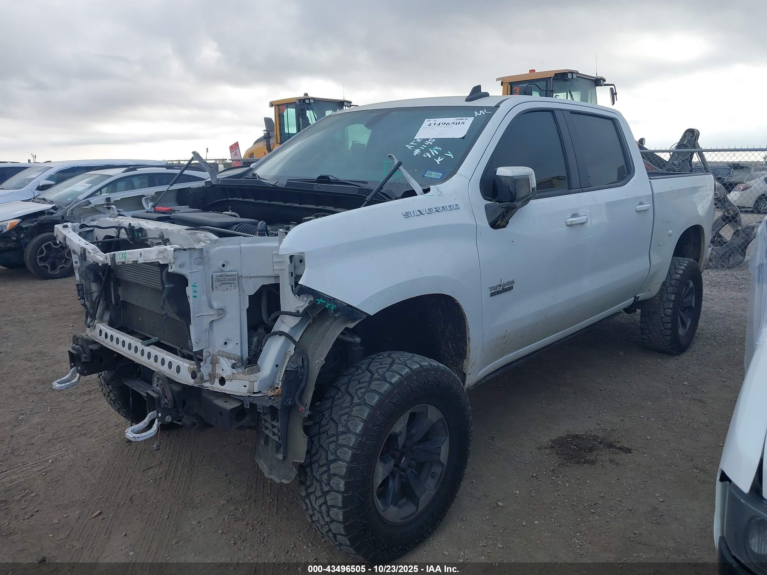 CHEVROLET SILVERADO image 2